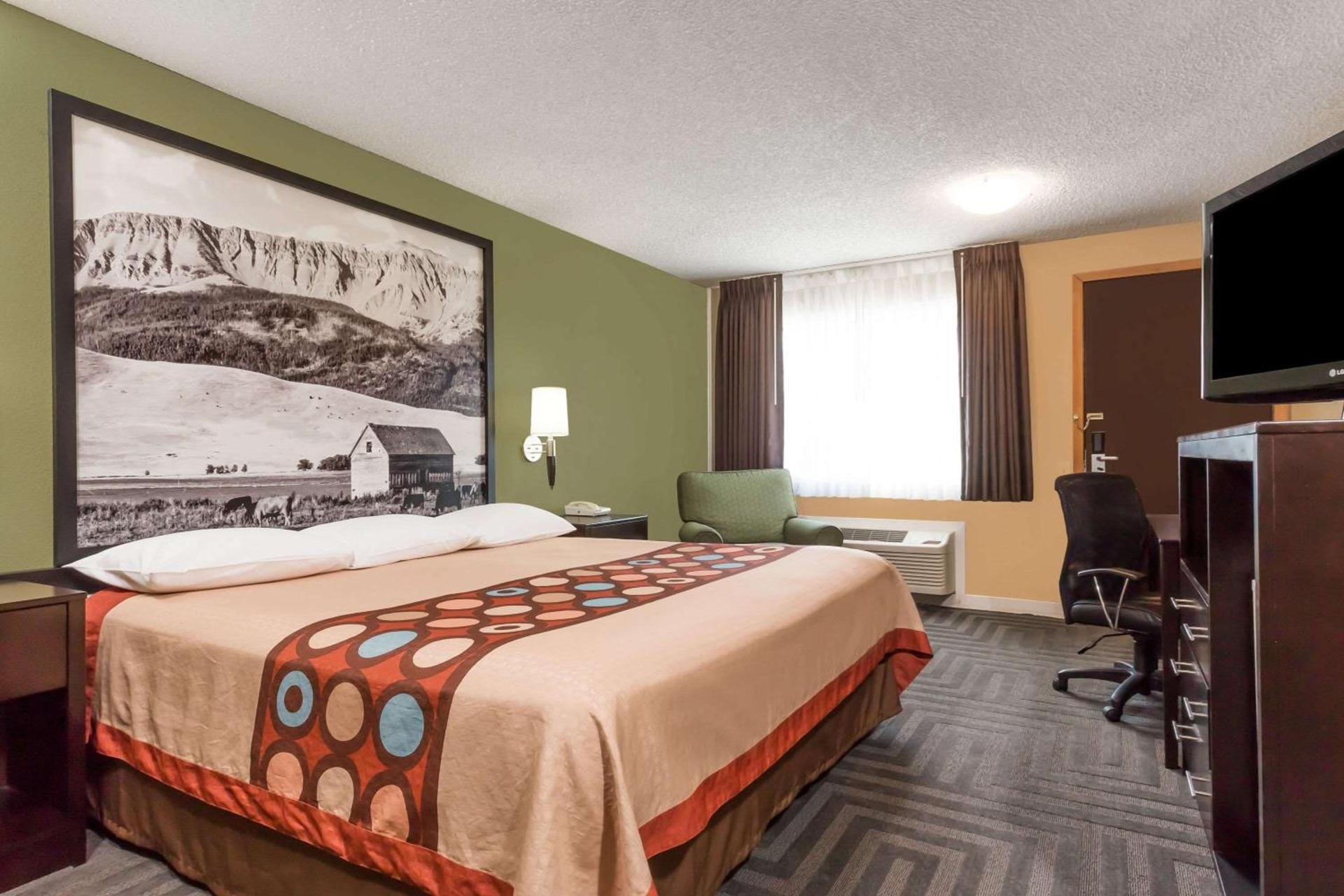 Super 8 by Wyndham LaGrande photo 8