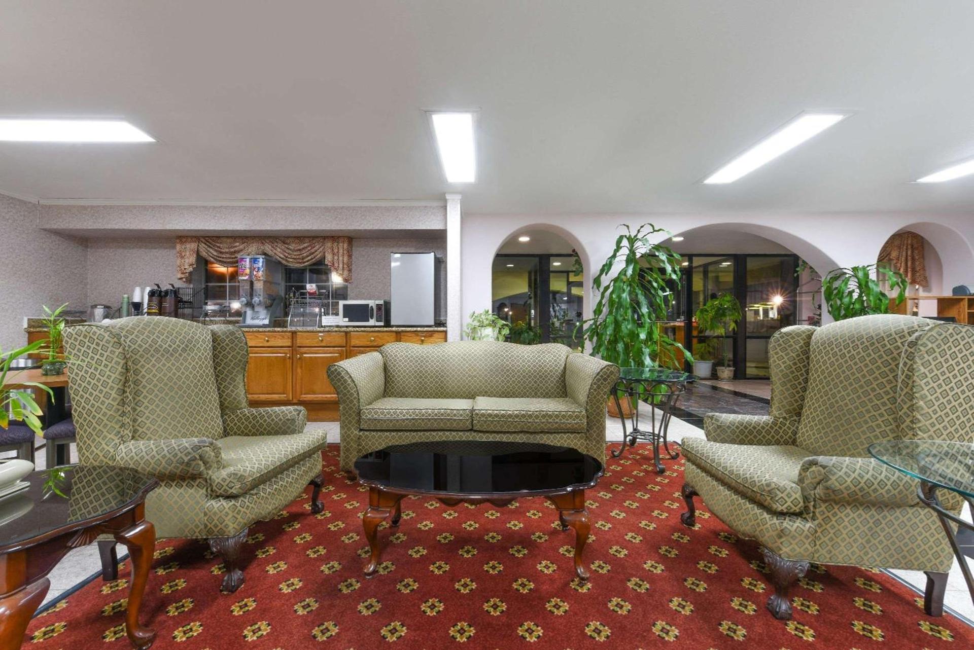 Super 8 by Wyndham Burleson Fort Worth Area photo 2
