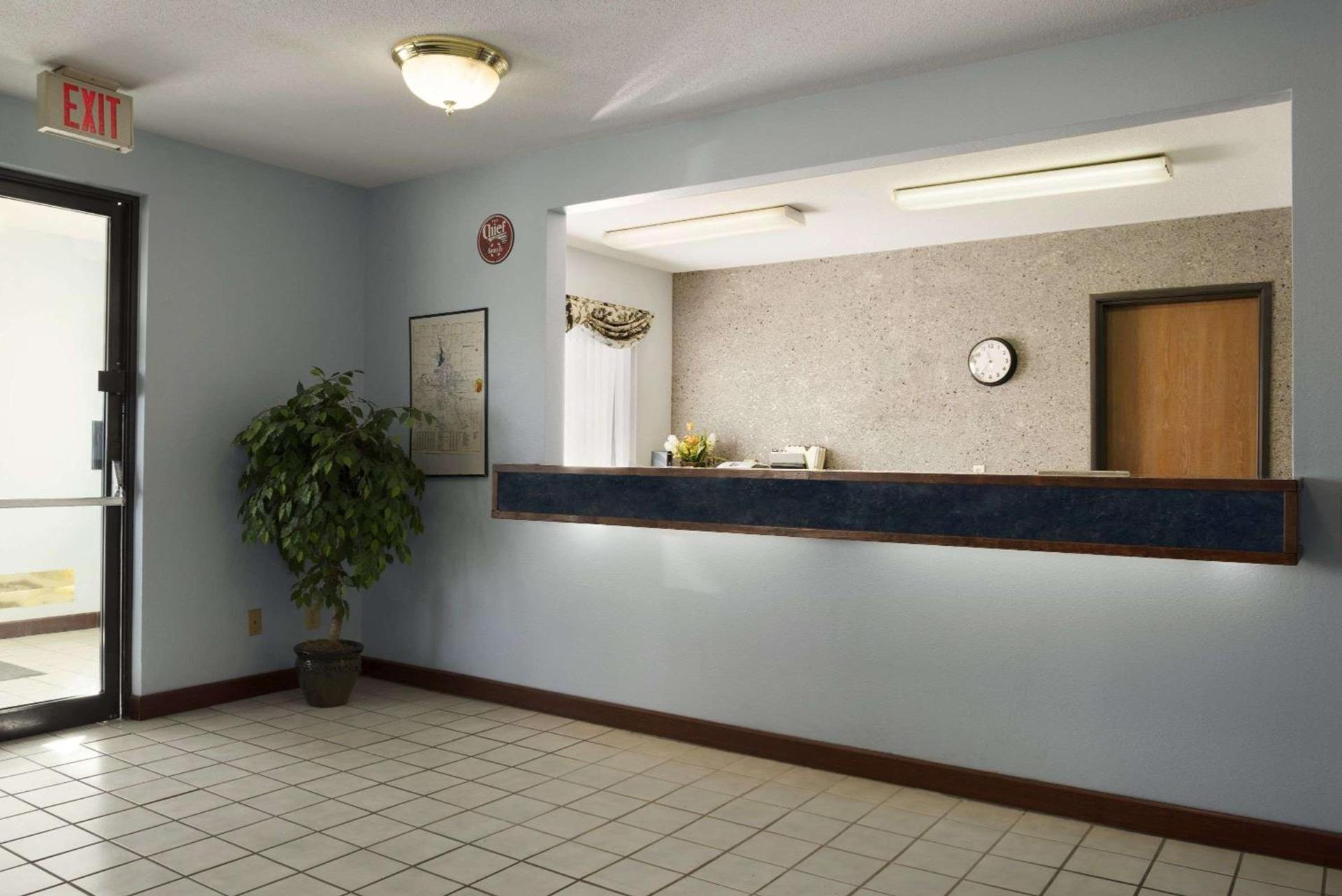 Super 8 by Wyndham Danville photo 7