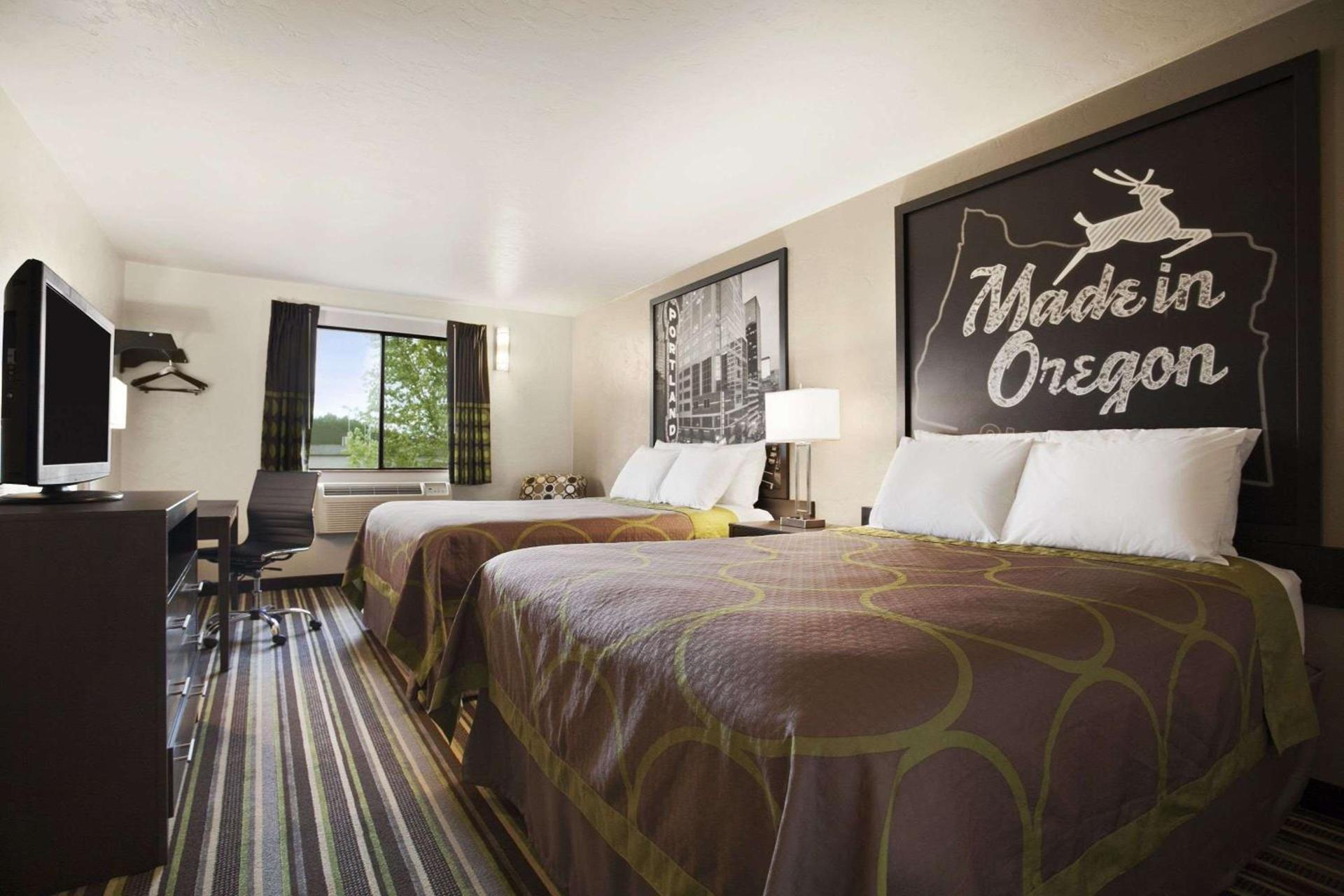 Super 8 by Wyndham Portland Airport photo 39