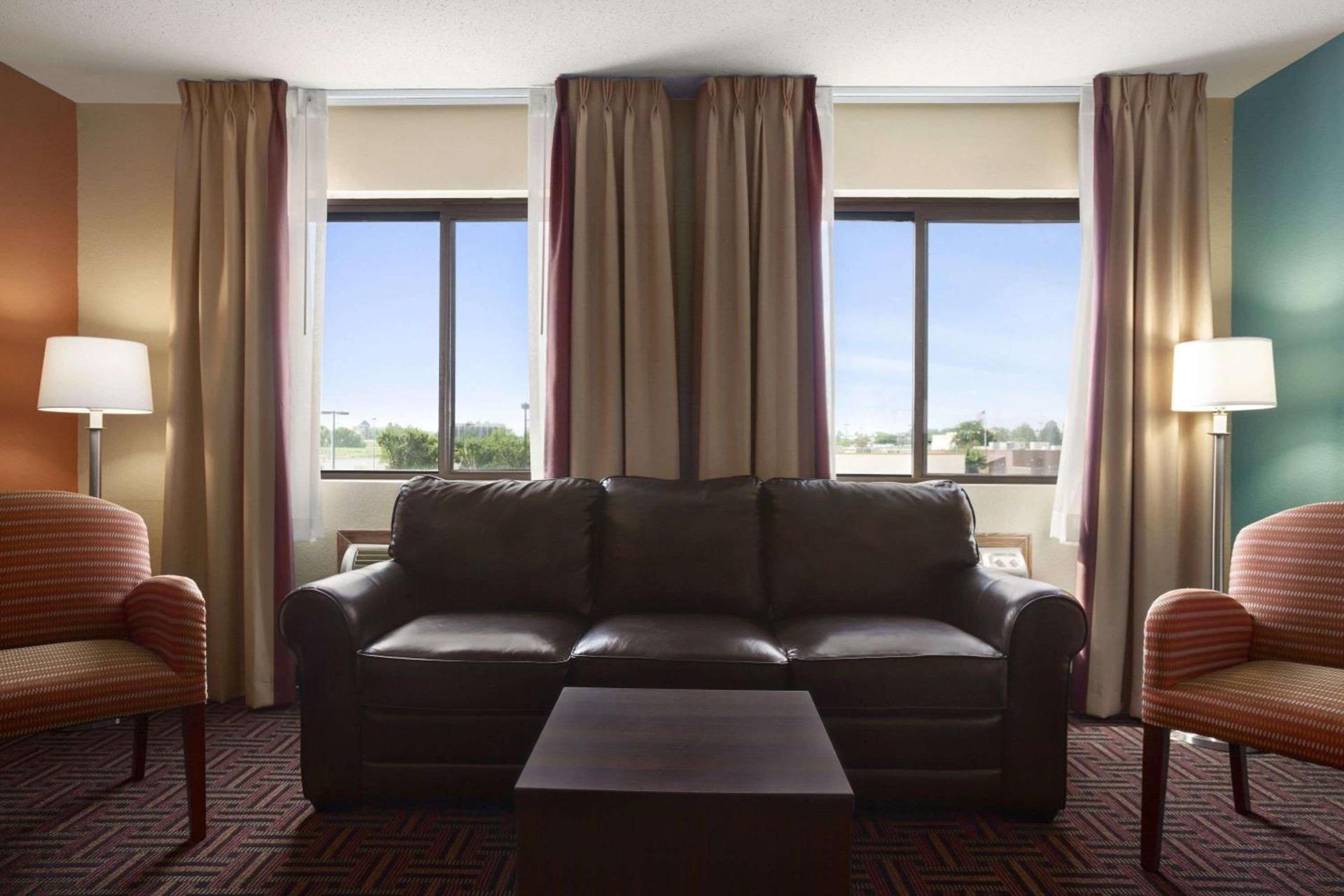 Super 8 by Wyndham Fairview Heights-St. Louis photo 32