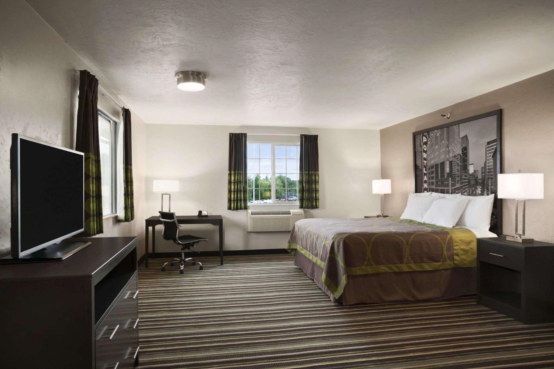 Super 8 by Wyndham Portland Airport photo 36