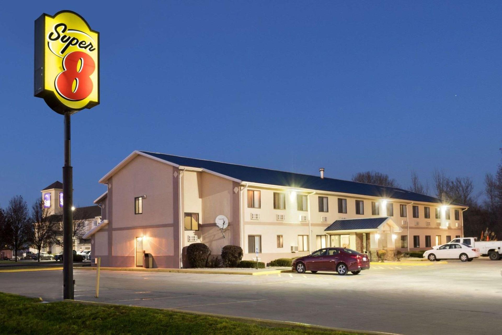 Super 8 by Wyndham Danville photo 2