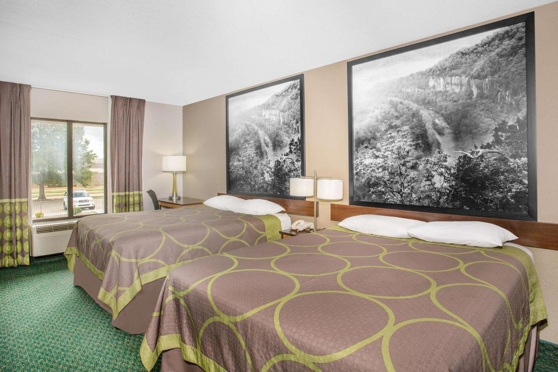 Super 8 by Wyndham Bentonville photo 10