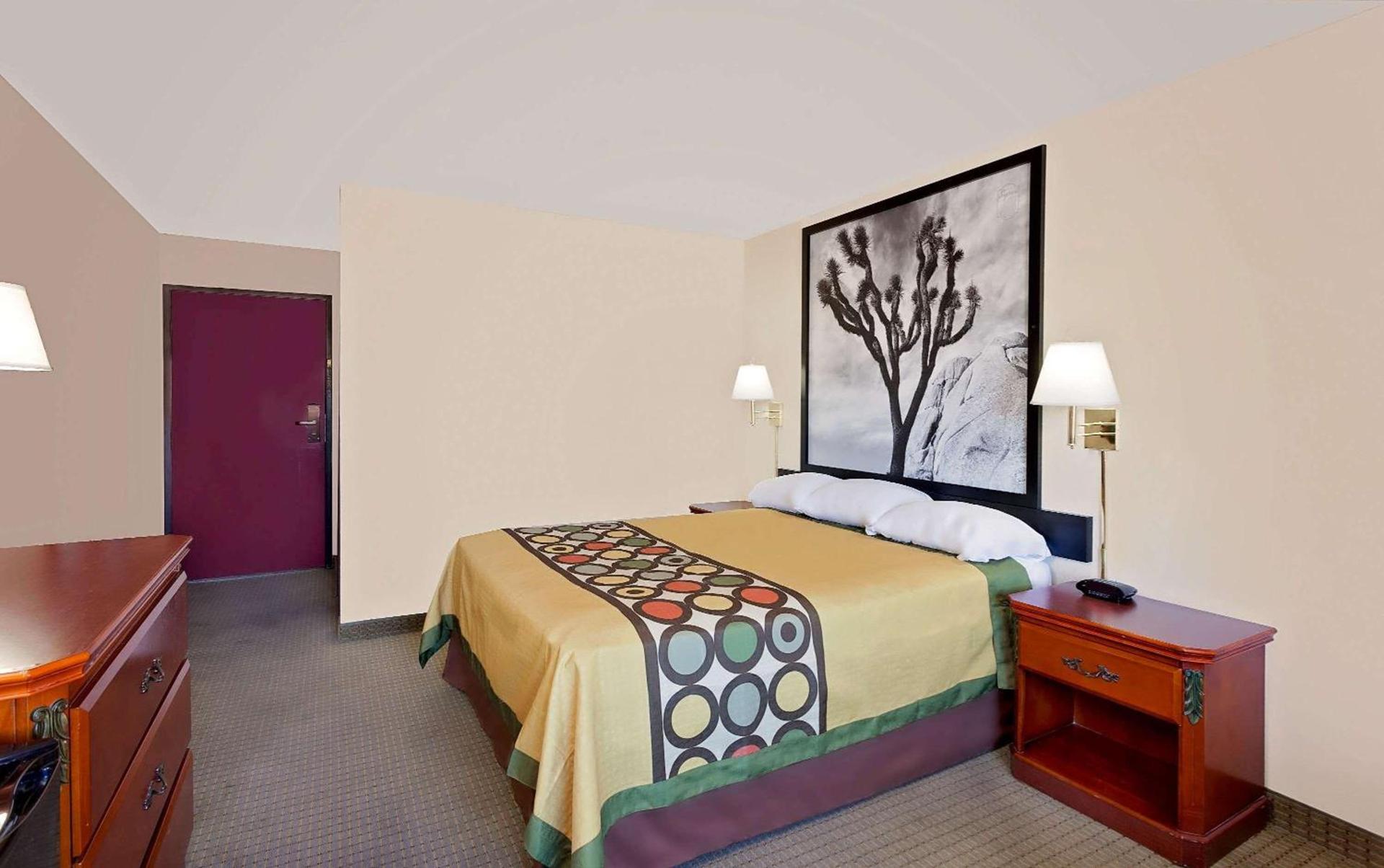 Super 8 by Wyndham Yucca Val/Joshua Tree Nat Pk Area photo 11