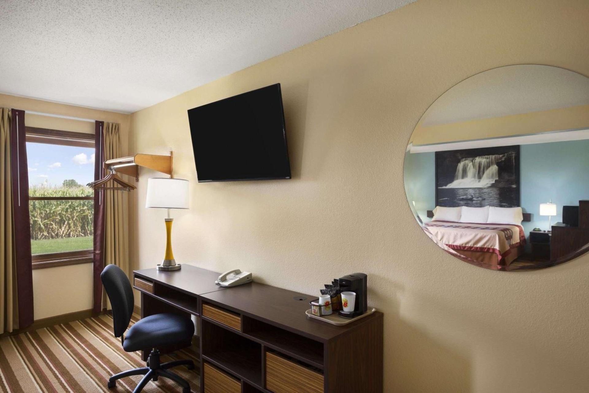 Super 8 by Wyndham Mattoon photo 23