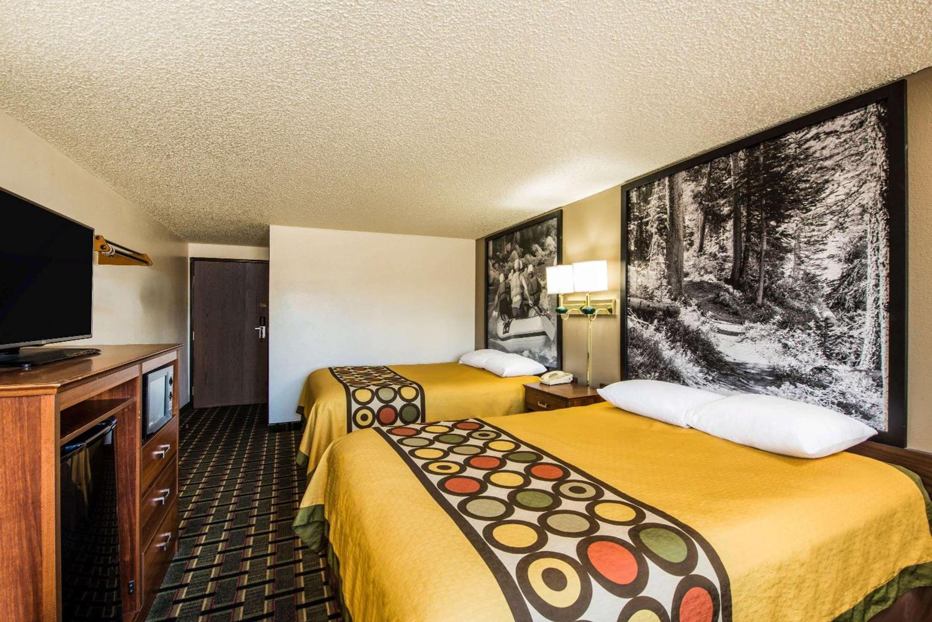 Super 8 by Wyndham Pueblo photo 14