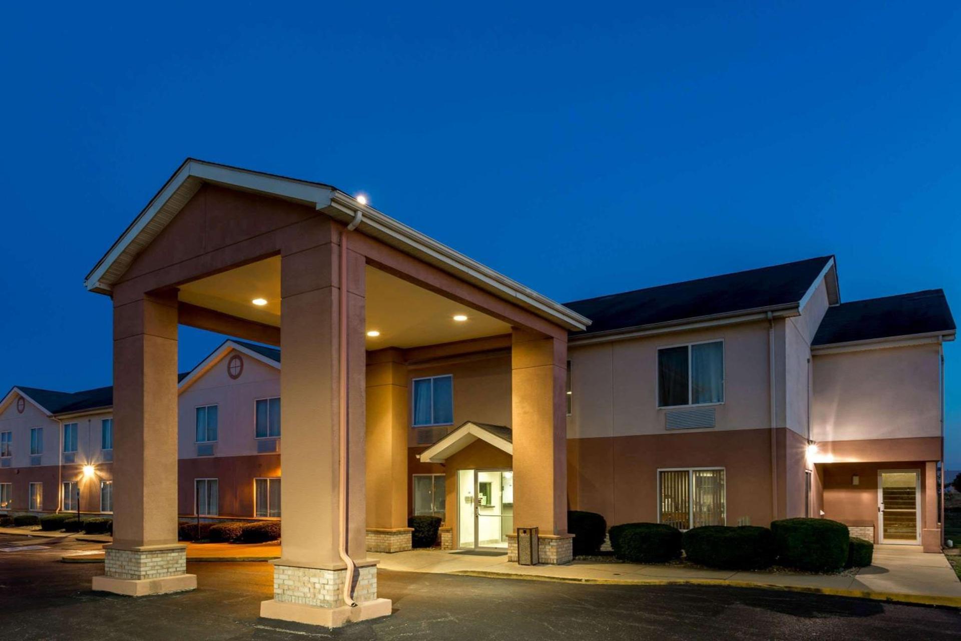 Super 8 by Wyndham Frankfort IN photo 1