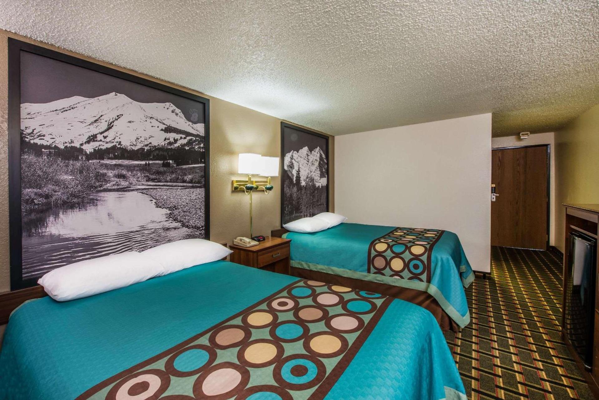 Super 8 by Wyndham Pueblo photo 12