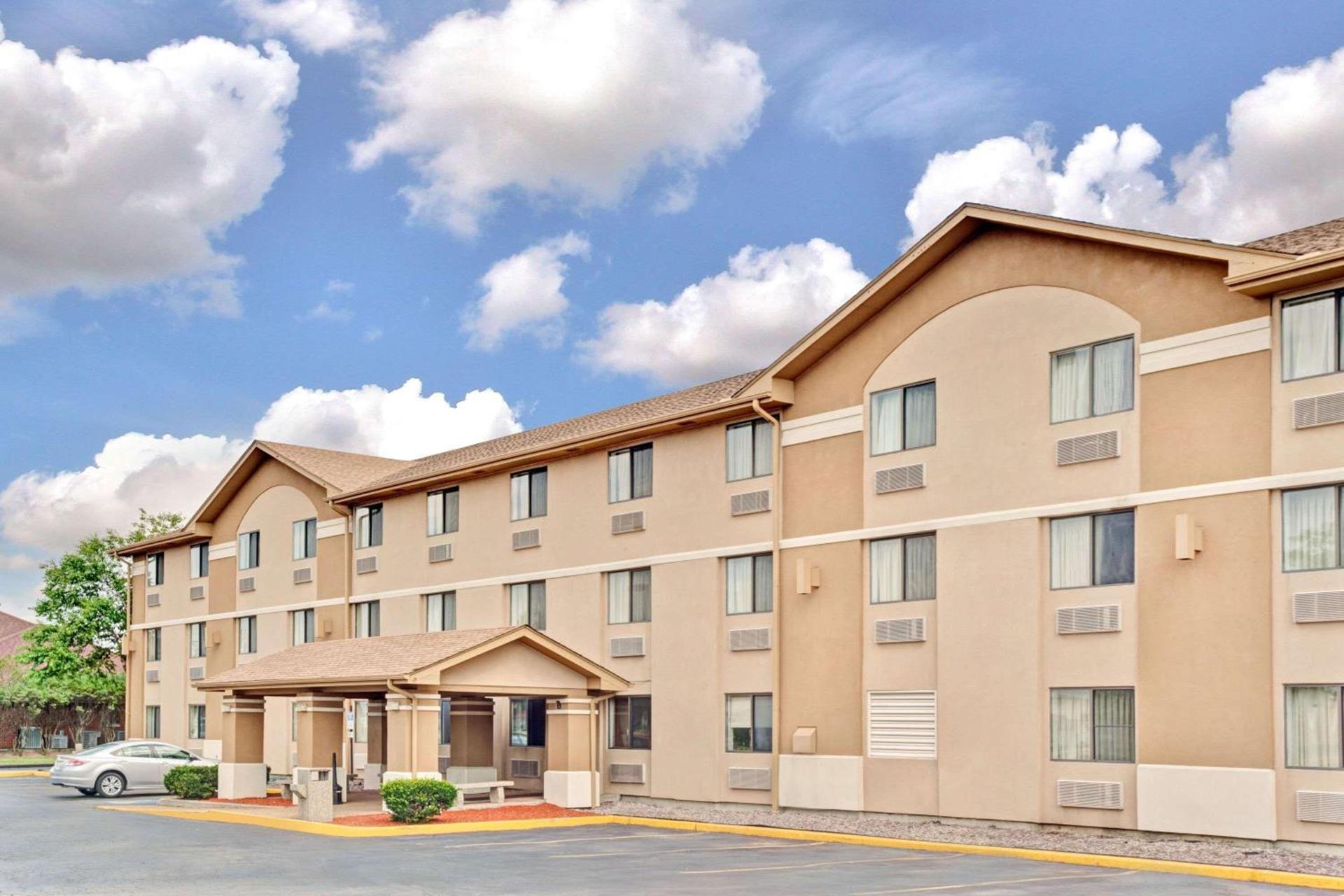 Super 8 by Wyndham Mokena/Frankfort /I-80 photo 1
