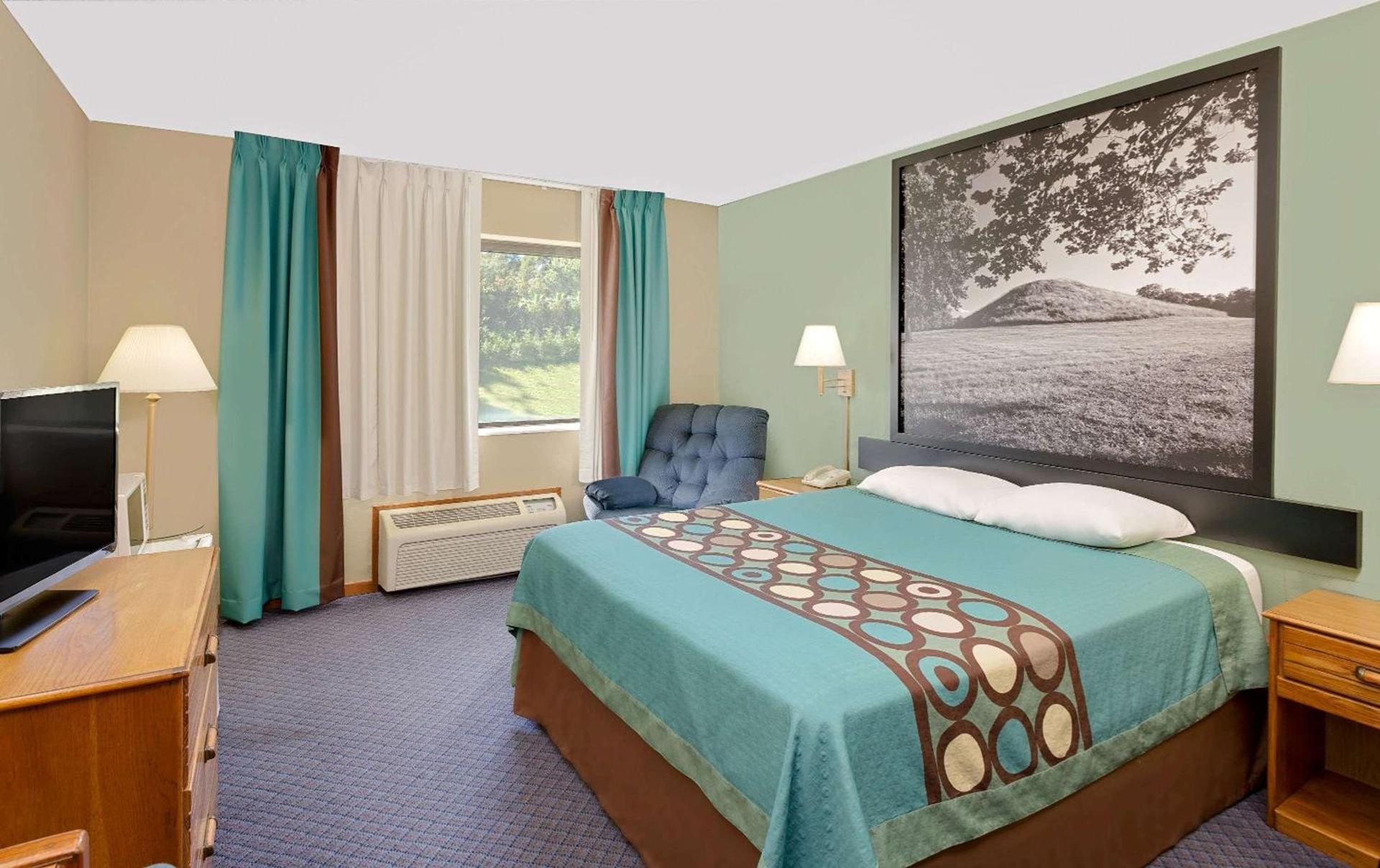 Super 8 by Wyndham Macomb photo 6