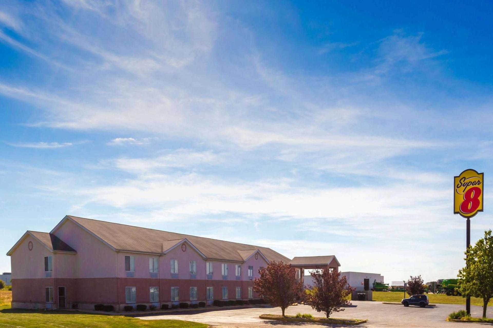 Super 8 by Wyndham Frankfort IN photo 3