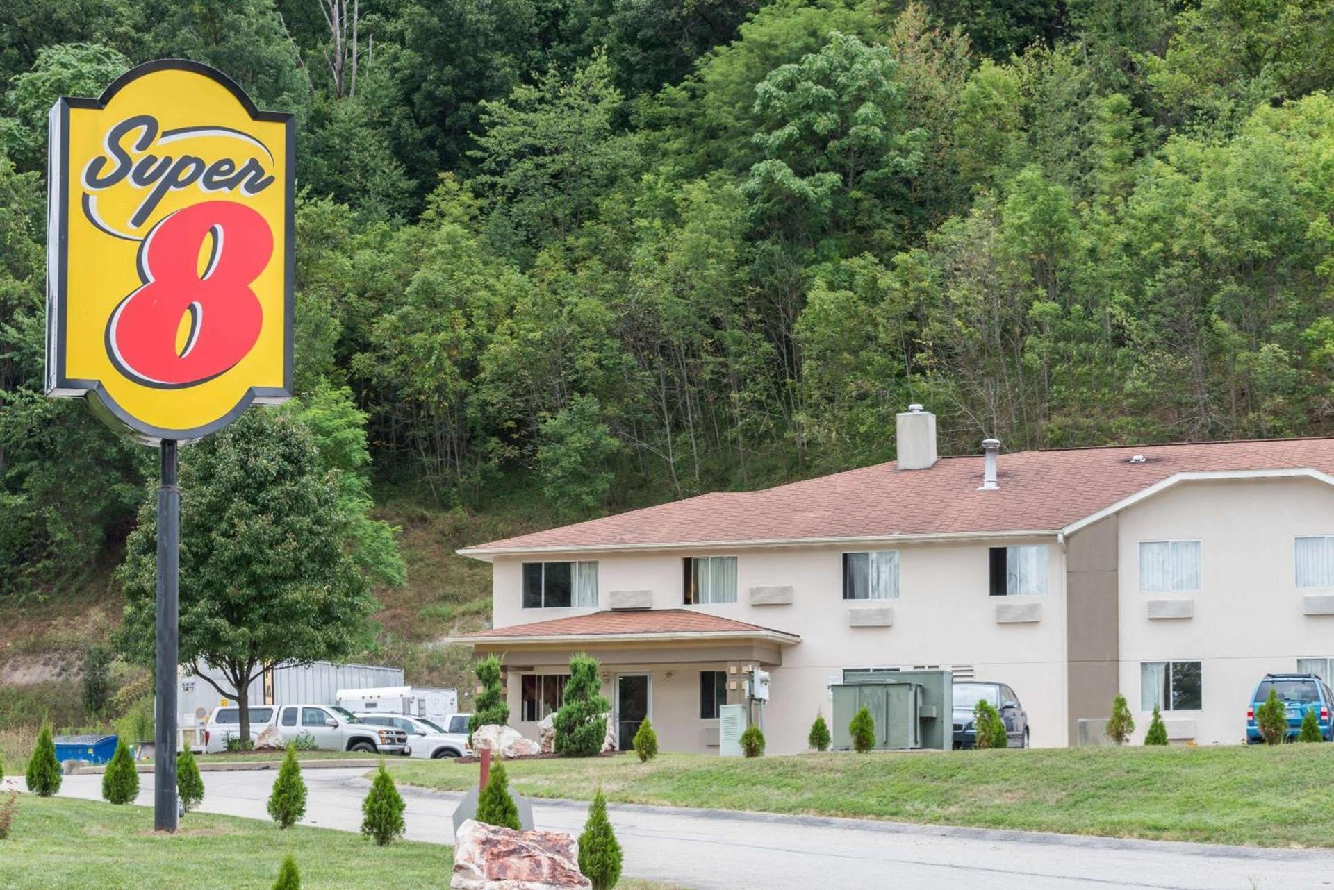 Super 8 by Wyndham Pittsburgh/Monroeville — hotel in Monroeville