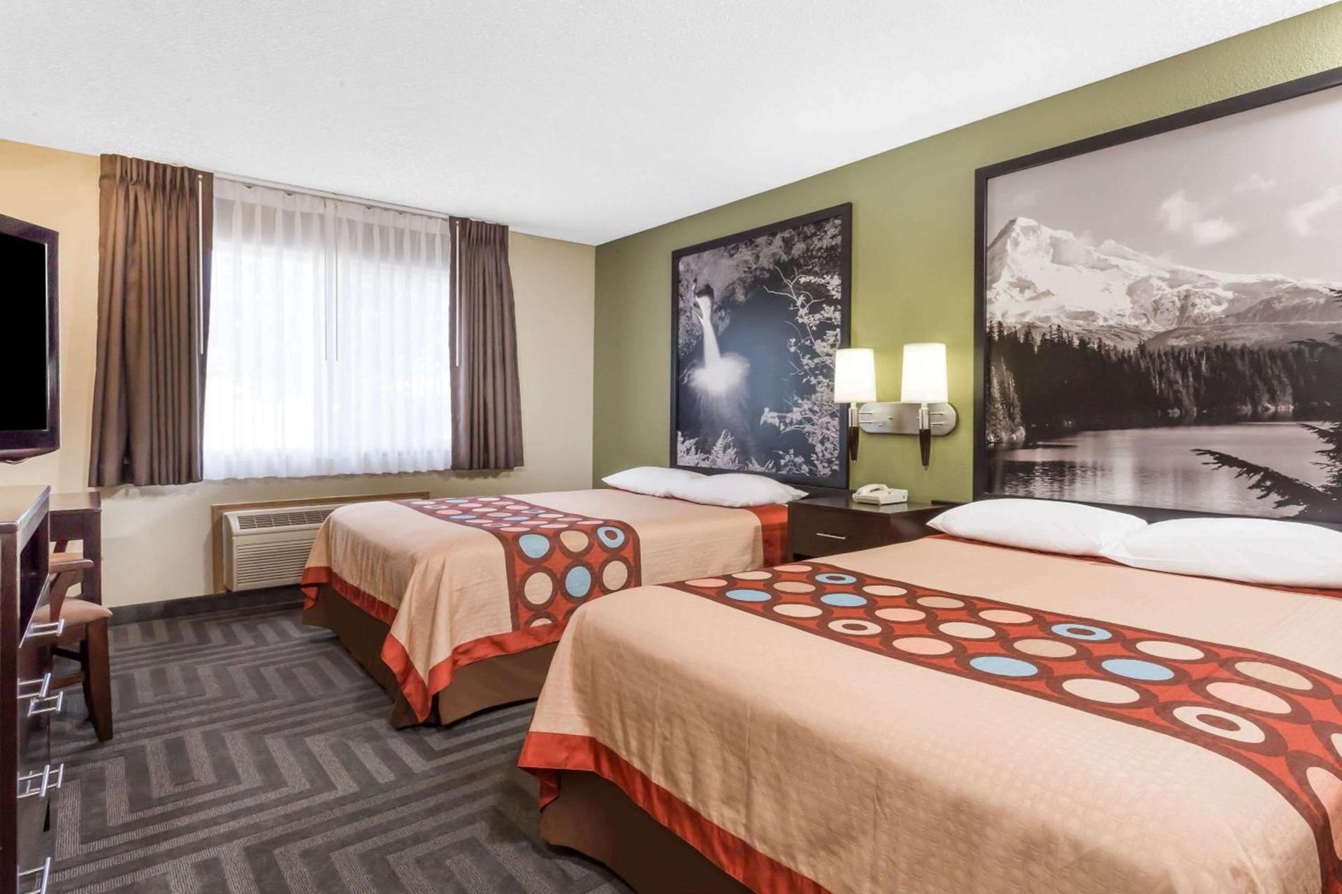 Super 8 by Wyndham LaGrande photo 9