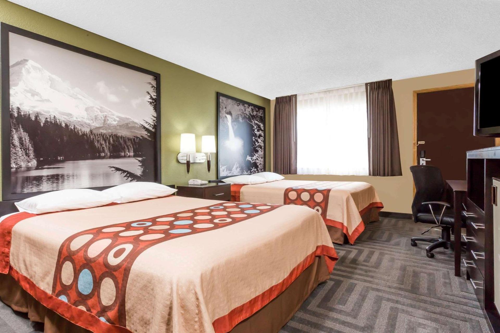 Super 8 by Wyndham LaGrande photo 7