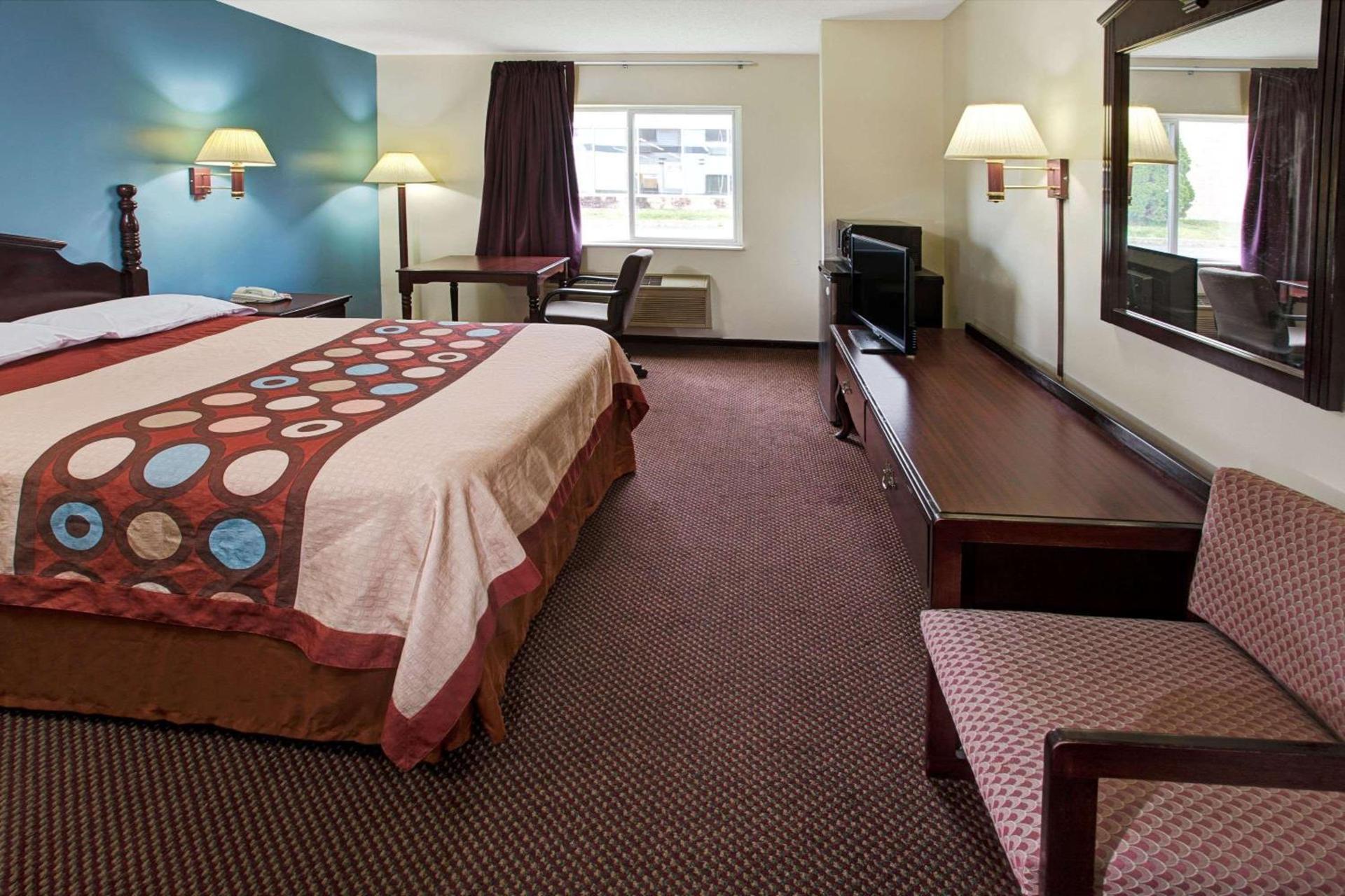 Super 8 by Wyndham Heath/Newark photo 5