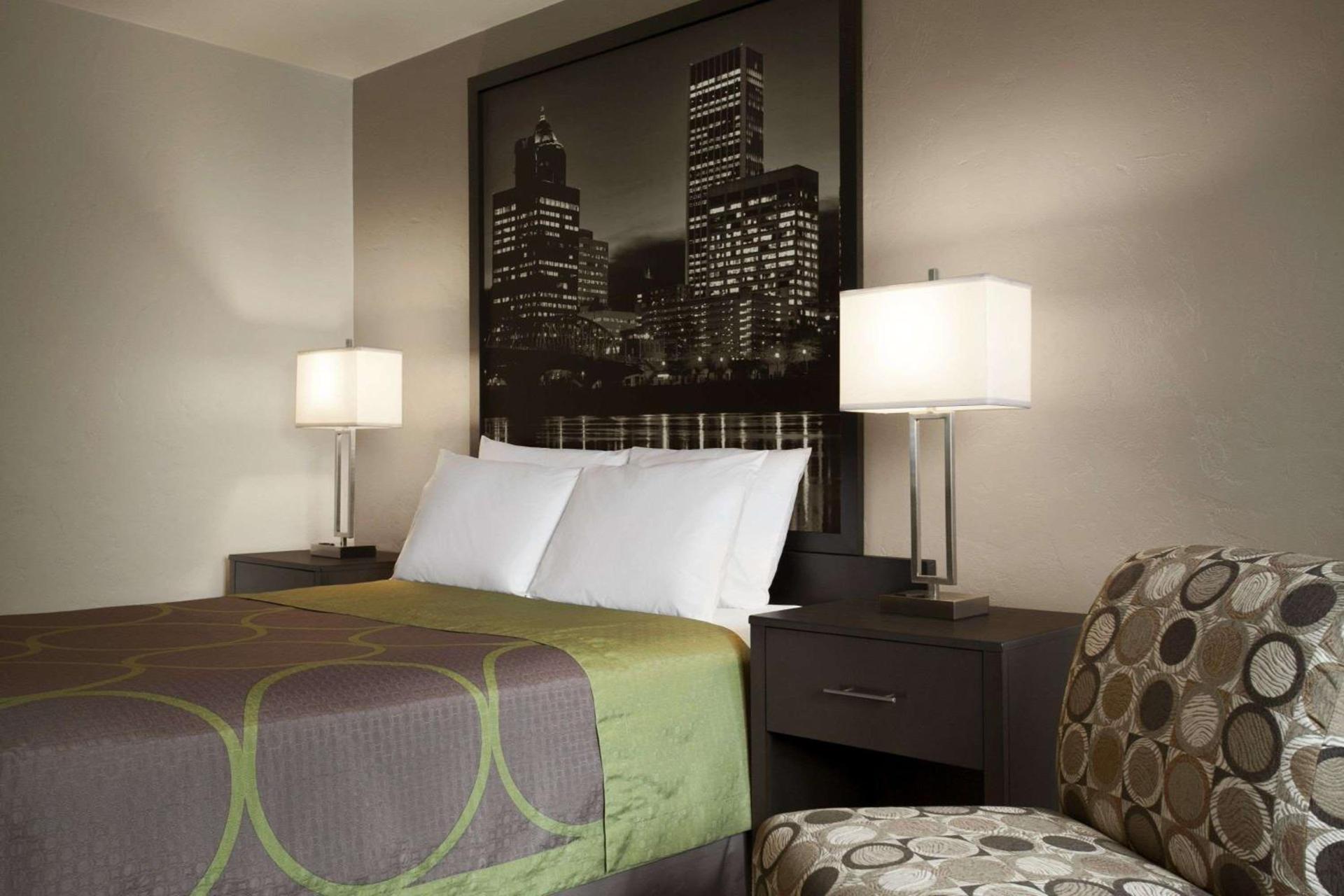 Super 8 by Wyndham Portland Airport photo 40
