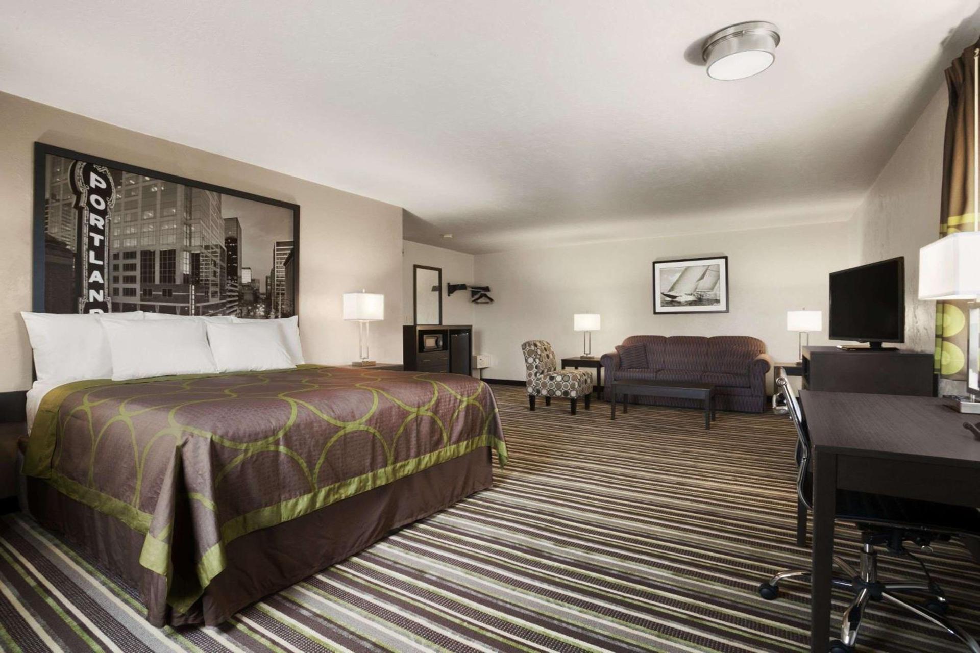 Super 8 by Wyndham Portland Airport photo 37