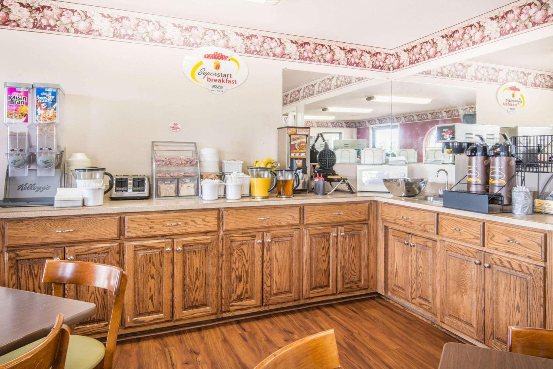 Super 8 by Wyndham Big Cabin/Vinita Area photo 28