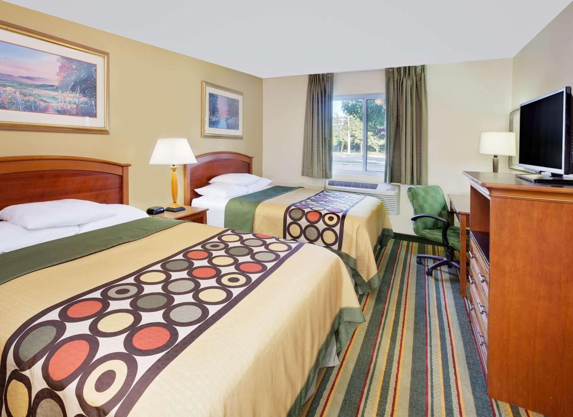 Super 8 by Wyndham Mt. Pleasant photo 26