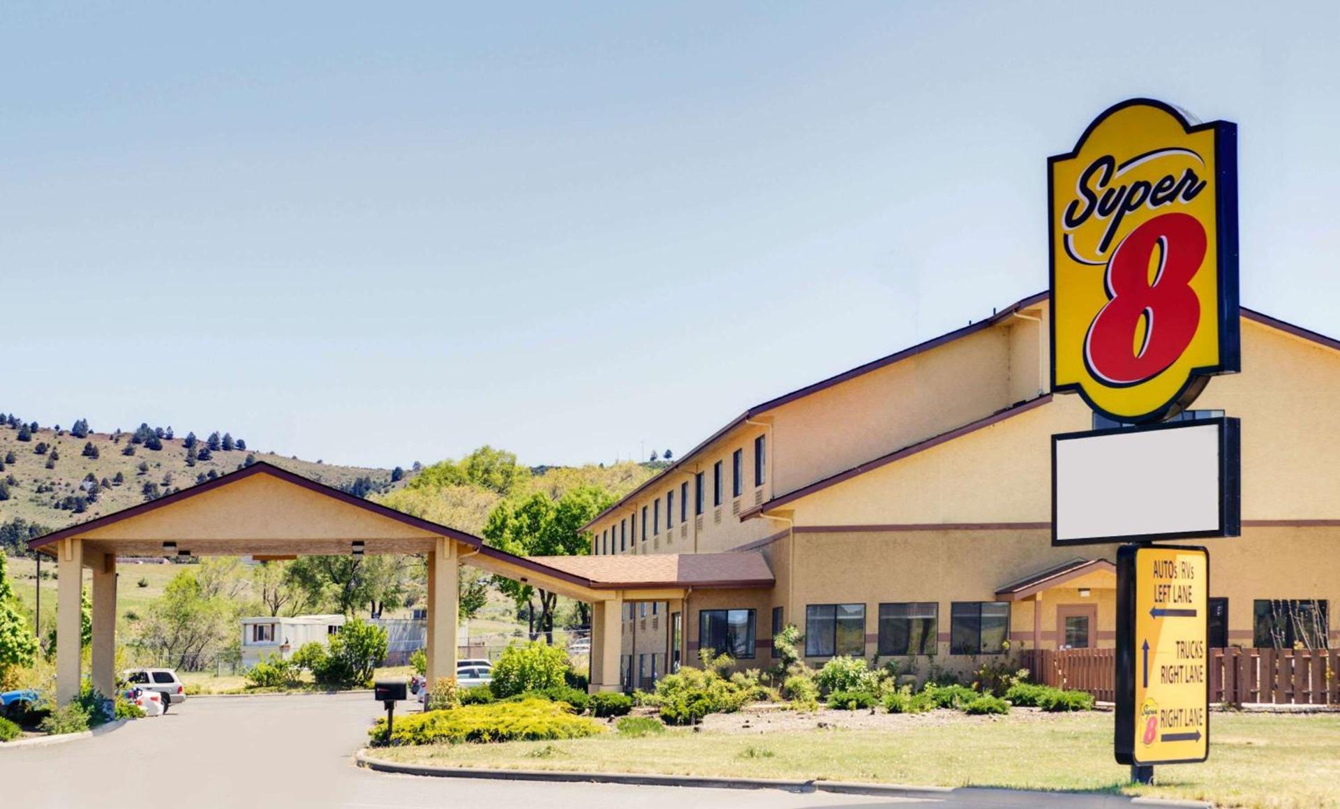 Super 8 by Wyndham Klamath Falls photo 1