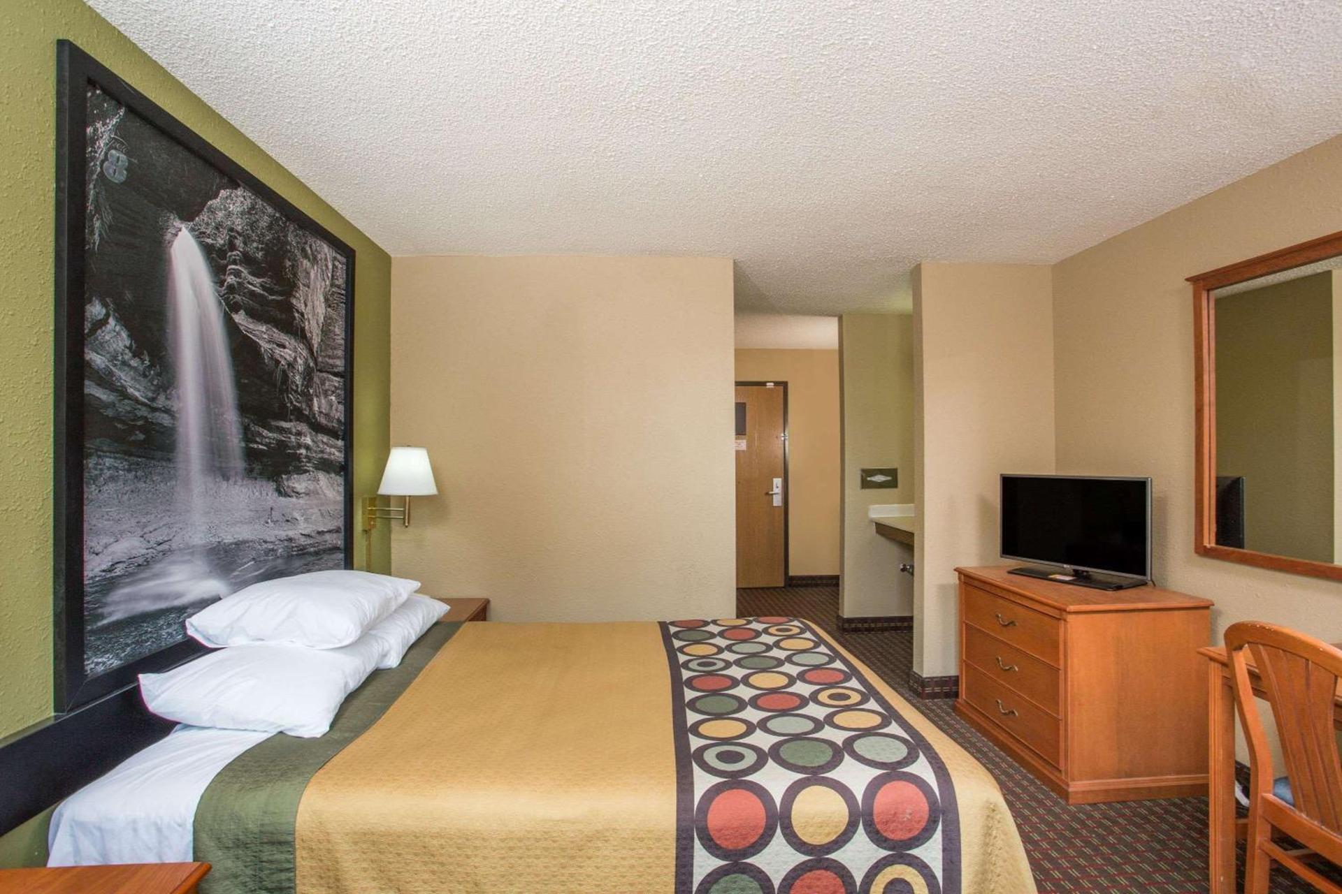 Super 8 by Wyndham Mendota I-39 photo 5