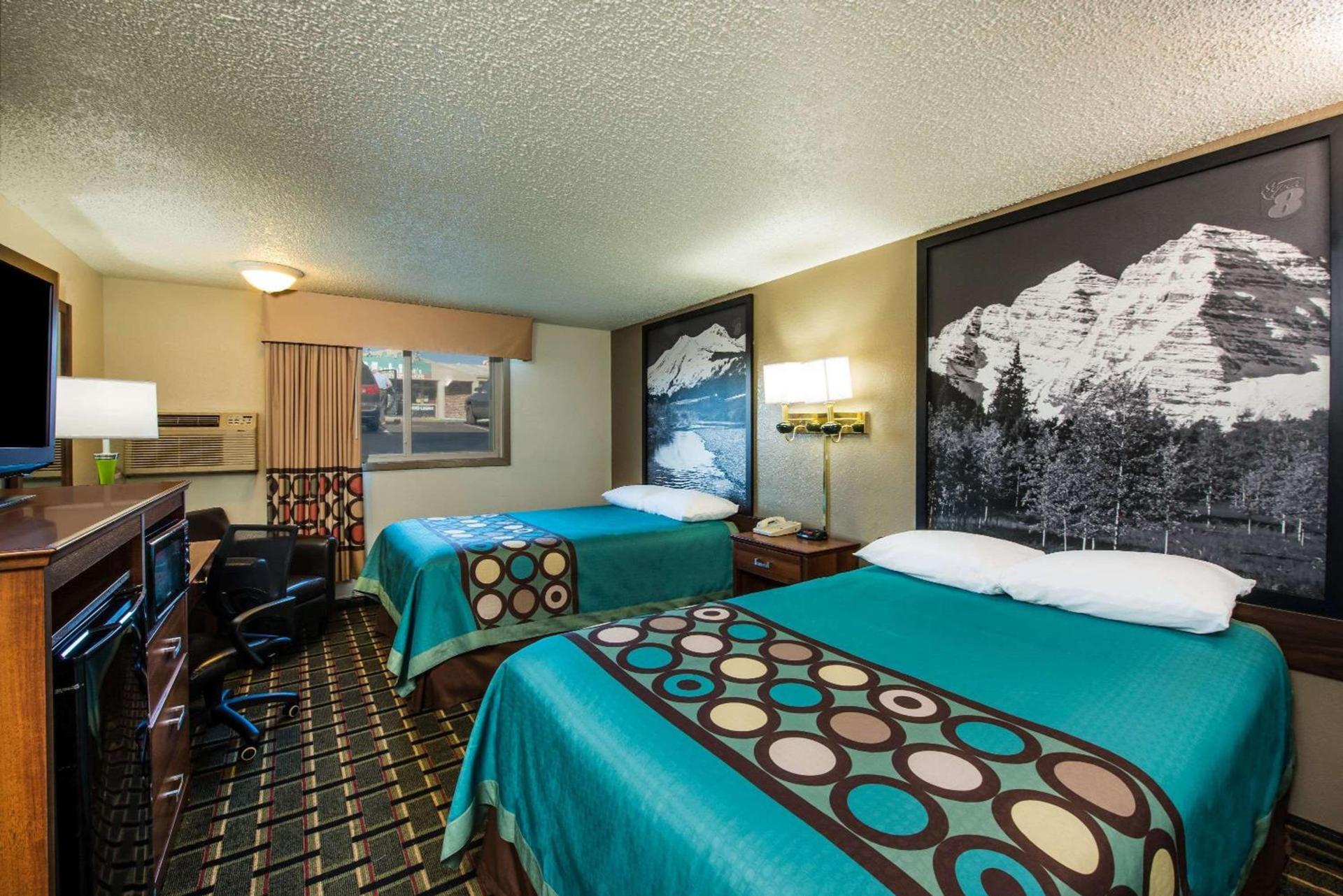 Super 8 by Wyndham Pueblo photo 11
