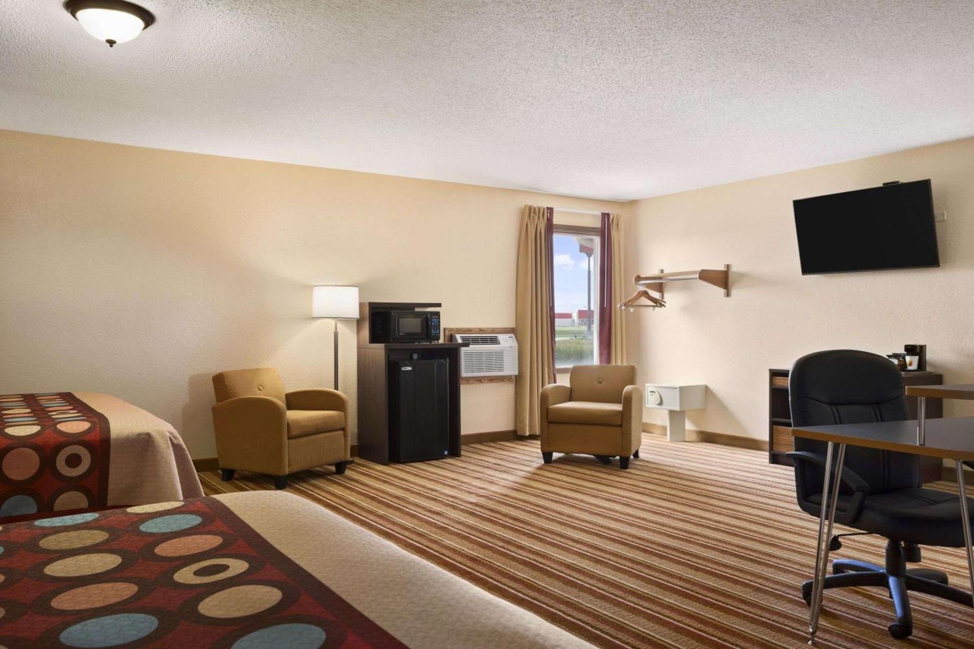 Super 8 by Wyndham Mattoon photo 22