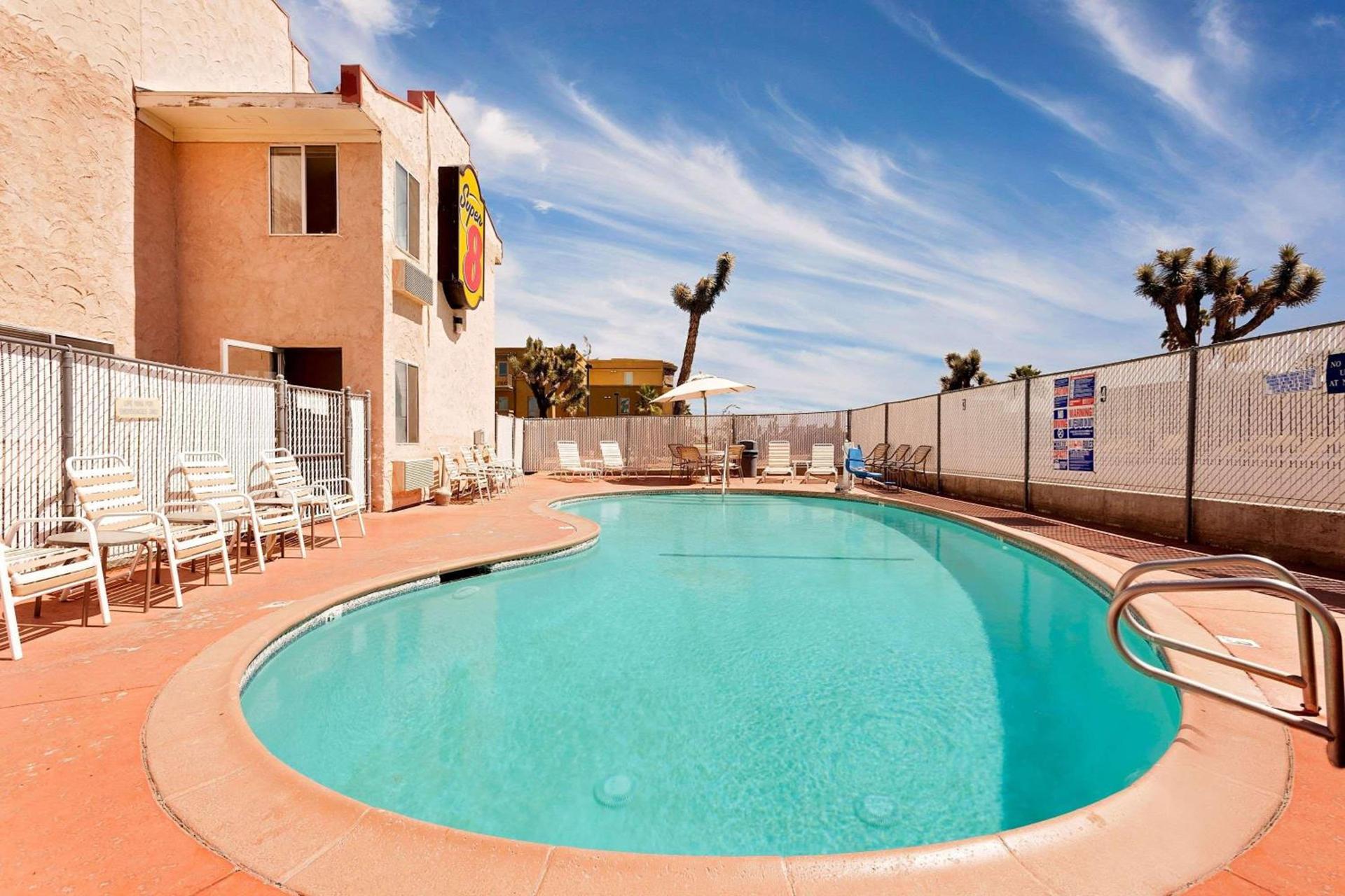 Super 8 by Wyndham Yucca Val/Joshua Tree Nat Pk Area photo 4