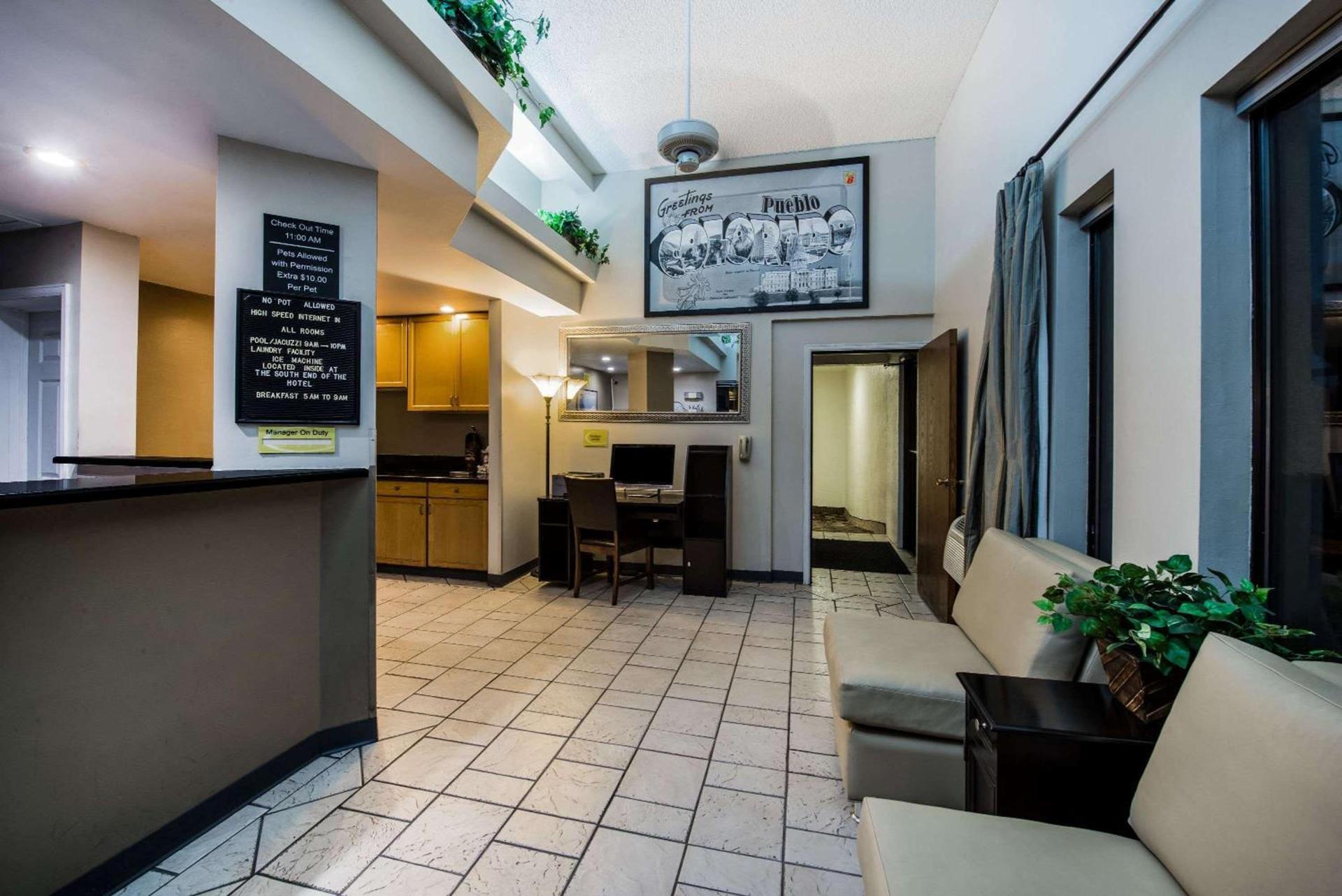 Super 8 by Wyndham Pueblo photo 3