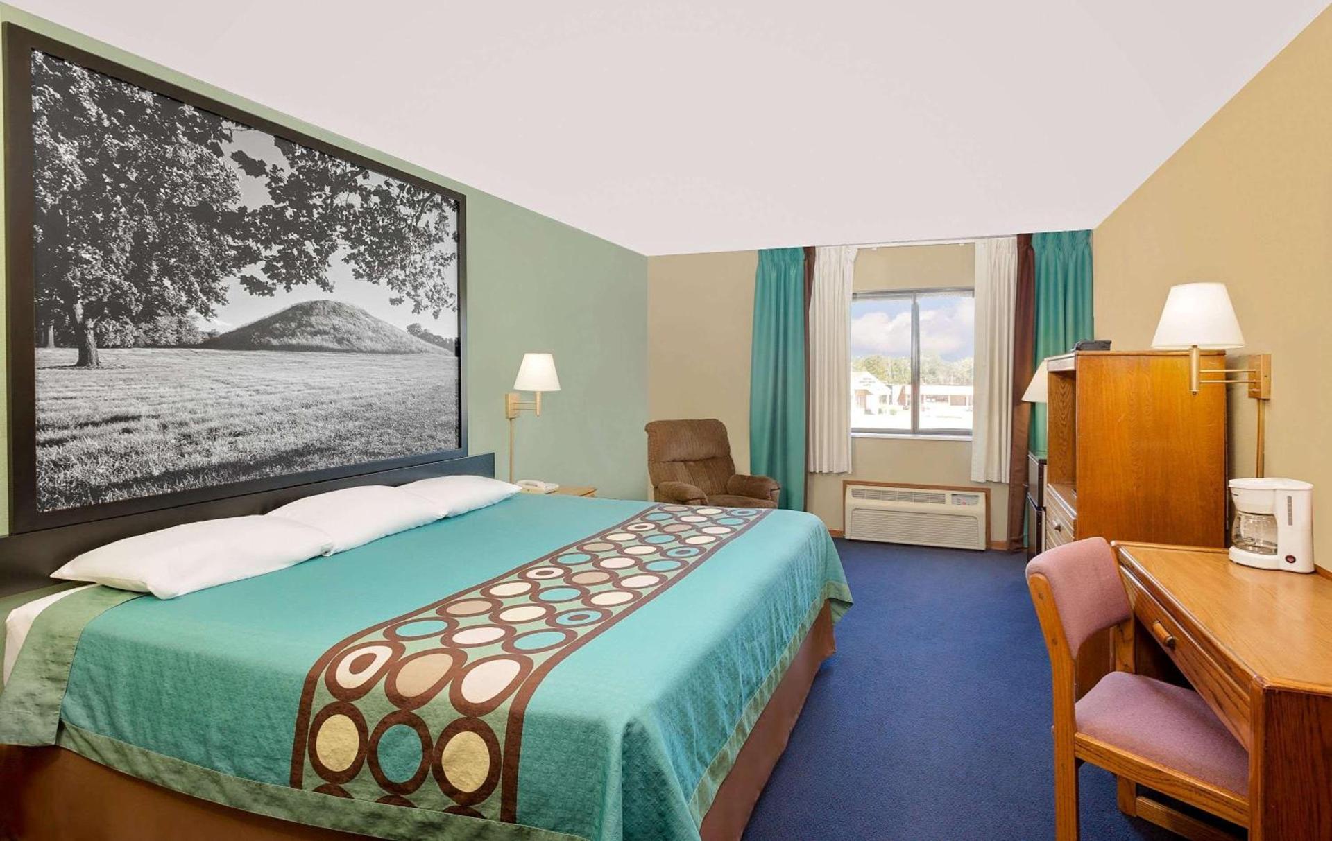 Super 8 by Wyndham Macomb photo 7