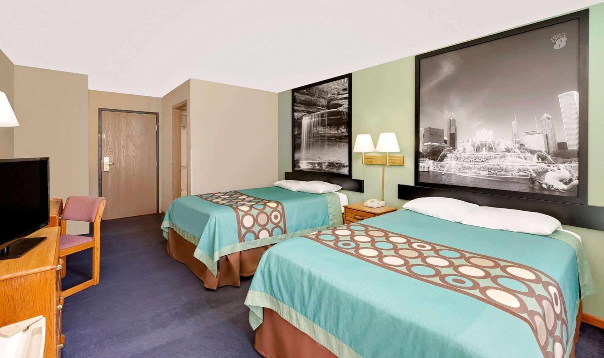Super 8 by Wyndham Macomb photo 9
