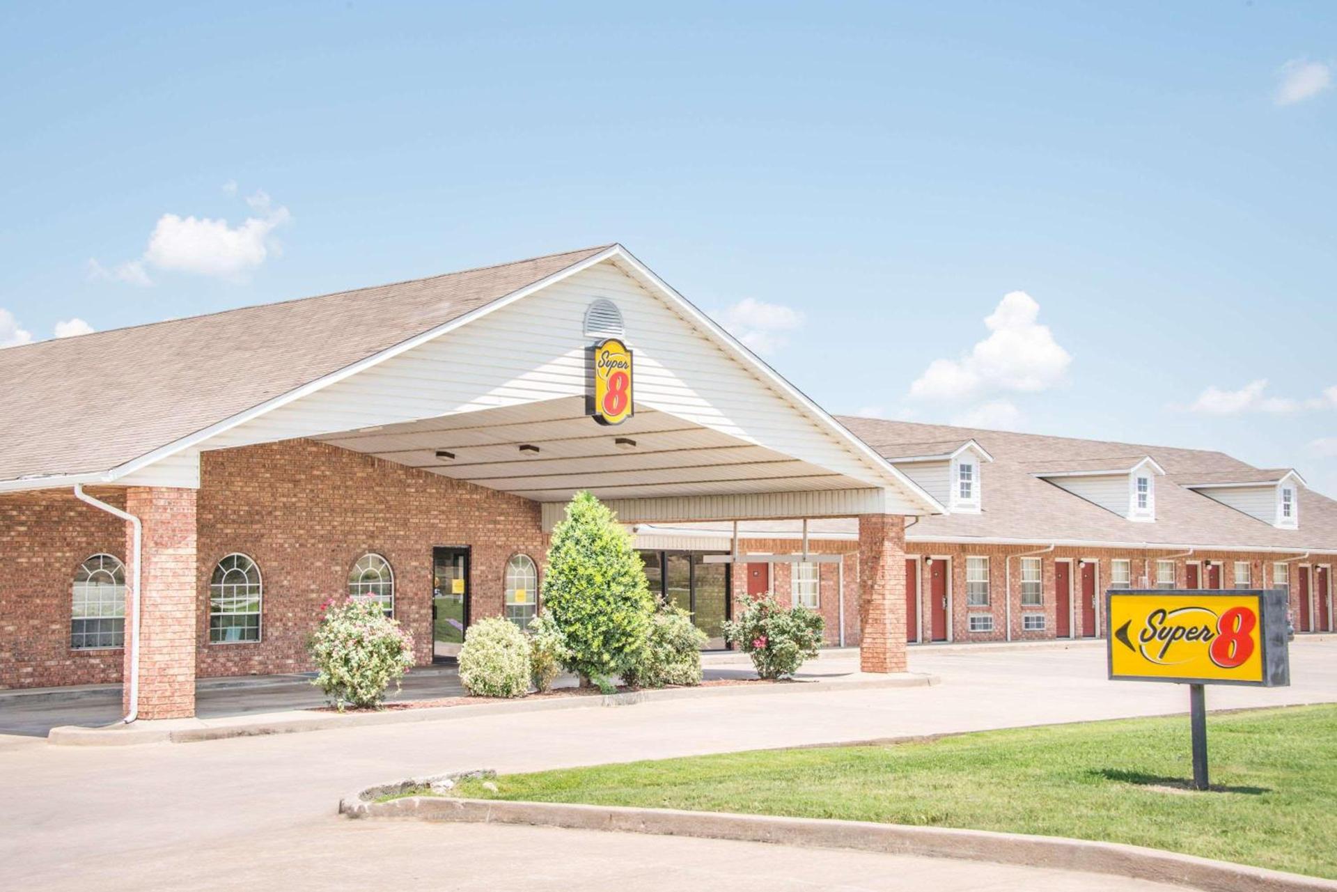 Super 8 by Wyndham Big Cabin/Vinita Area photo 3