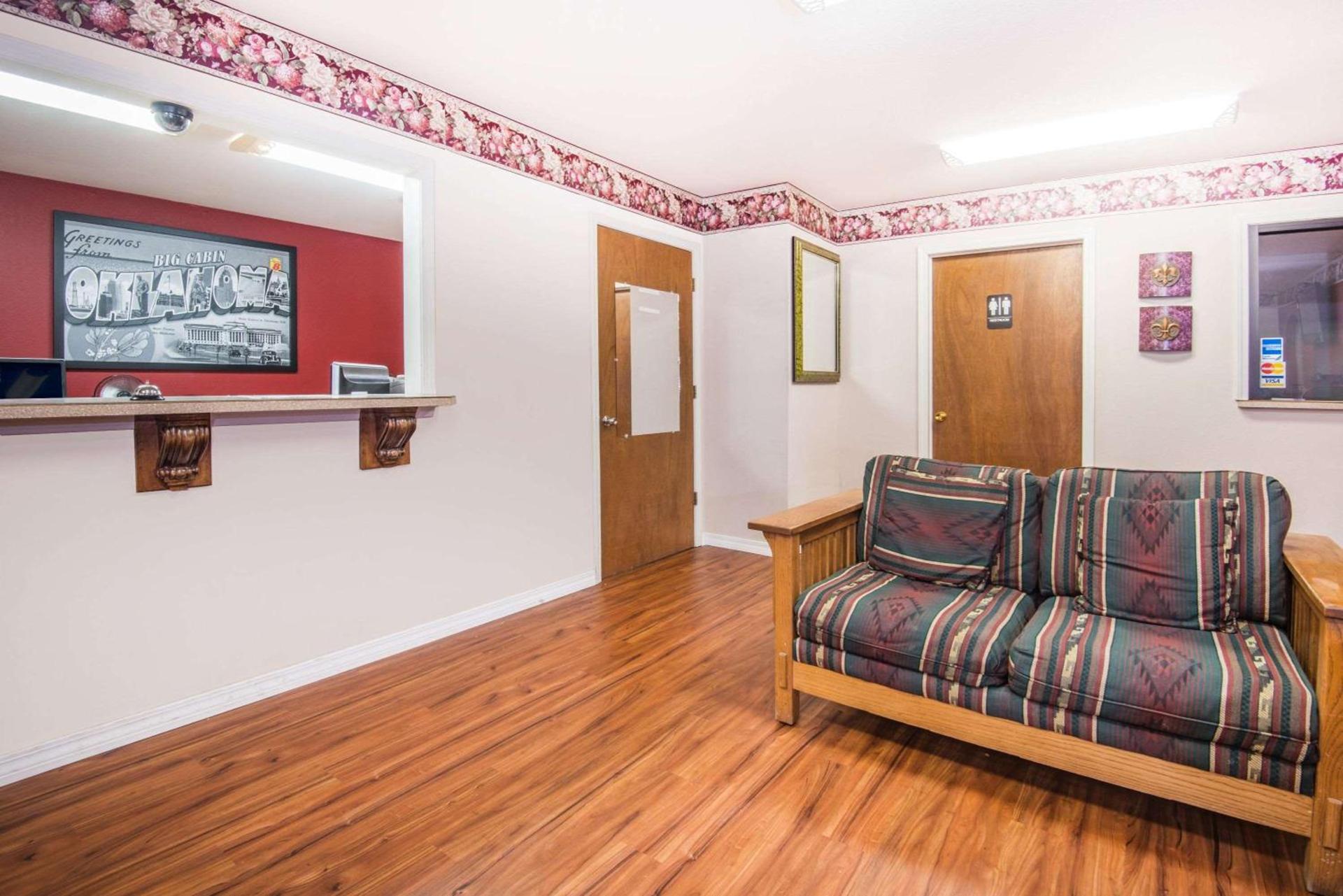 Super 8 by Wyndham Big Cabin/Vinita Area photo 6