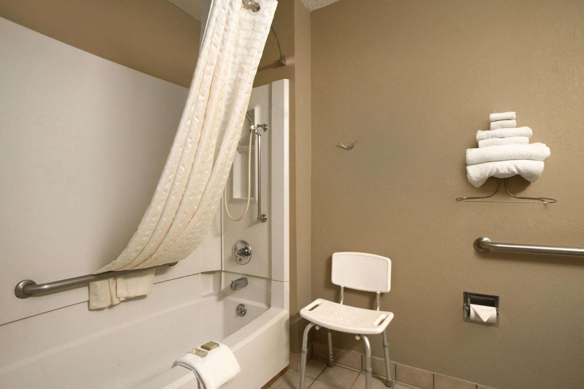 Super 8 by Wyndham Homewood Birmingham Area photo 4