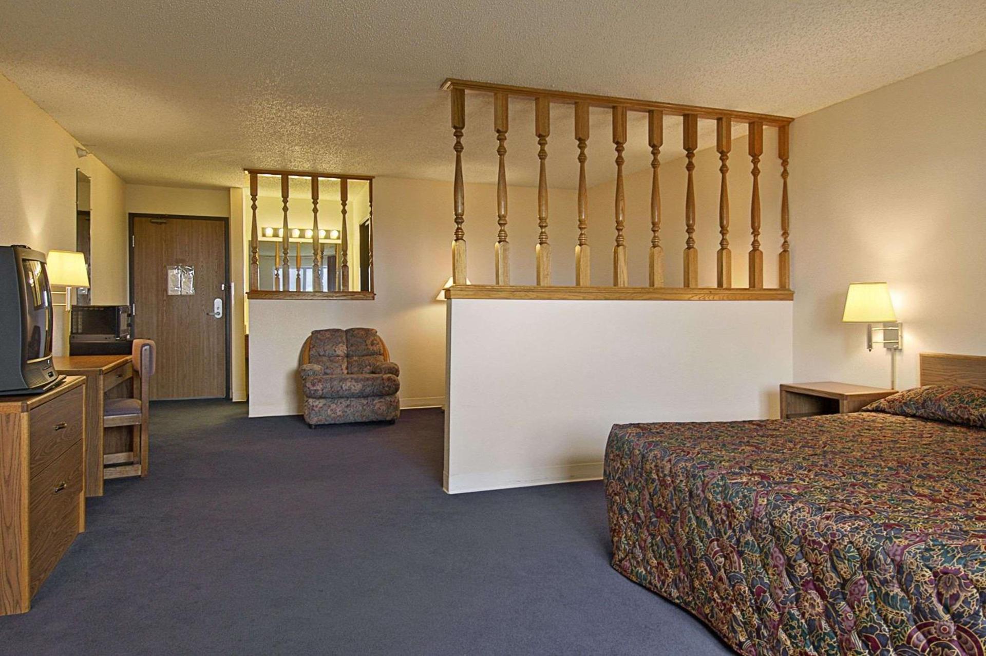 Super 8 by Wyndham Pendleton photo 12