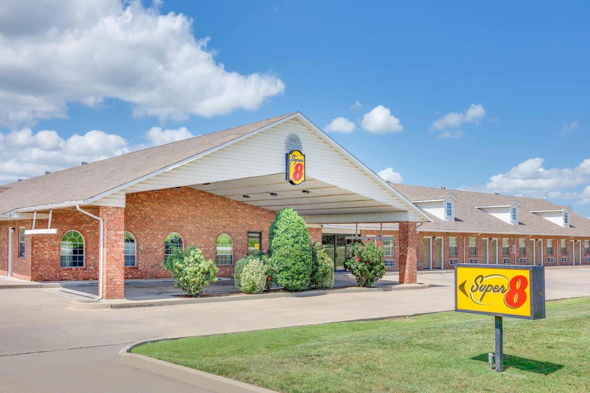 Super 8 by Wyndham Big Cabin/Vinita Area photo 5