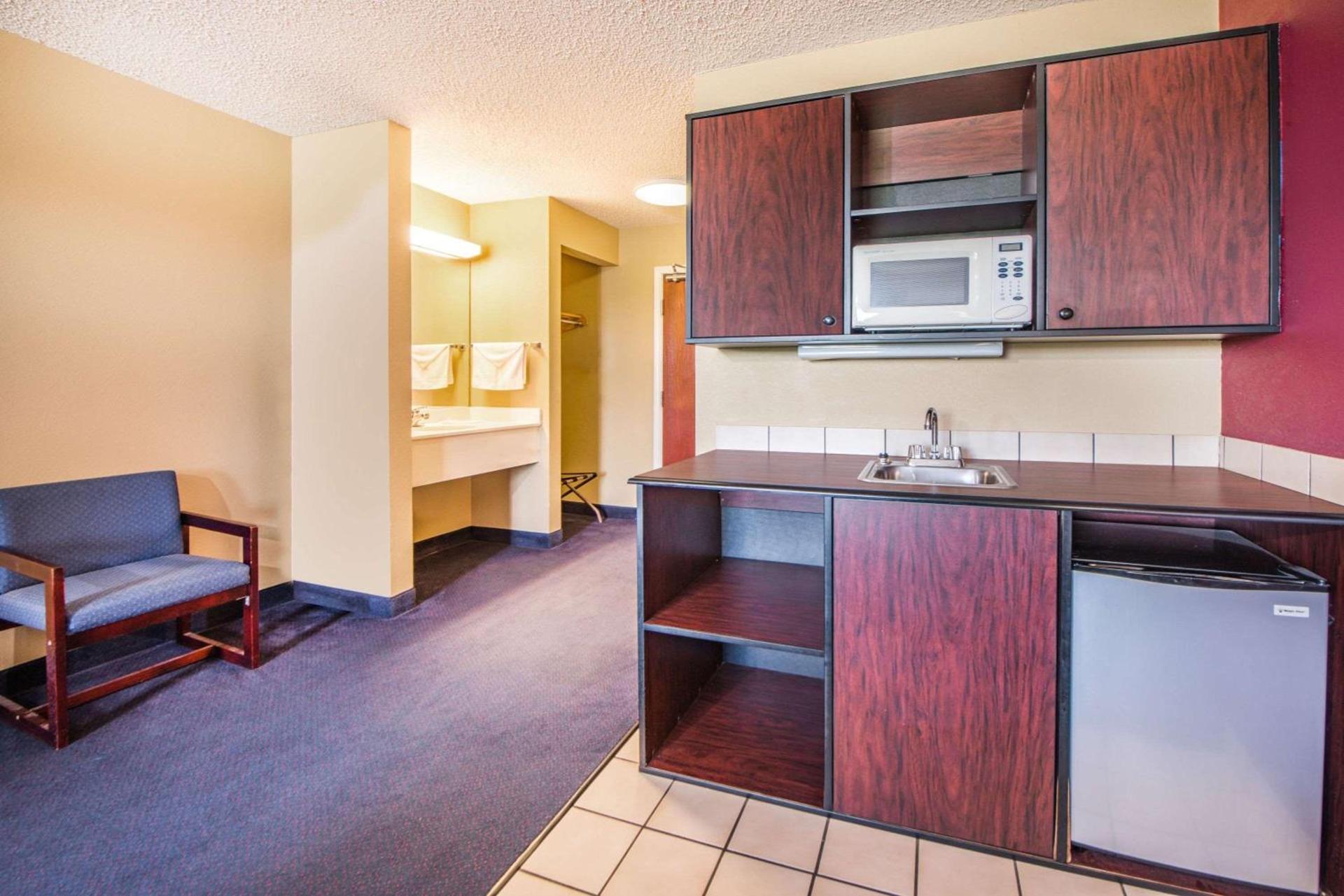Super 8 by Wyndham Big Cabin/Vinita Area photo 24