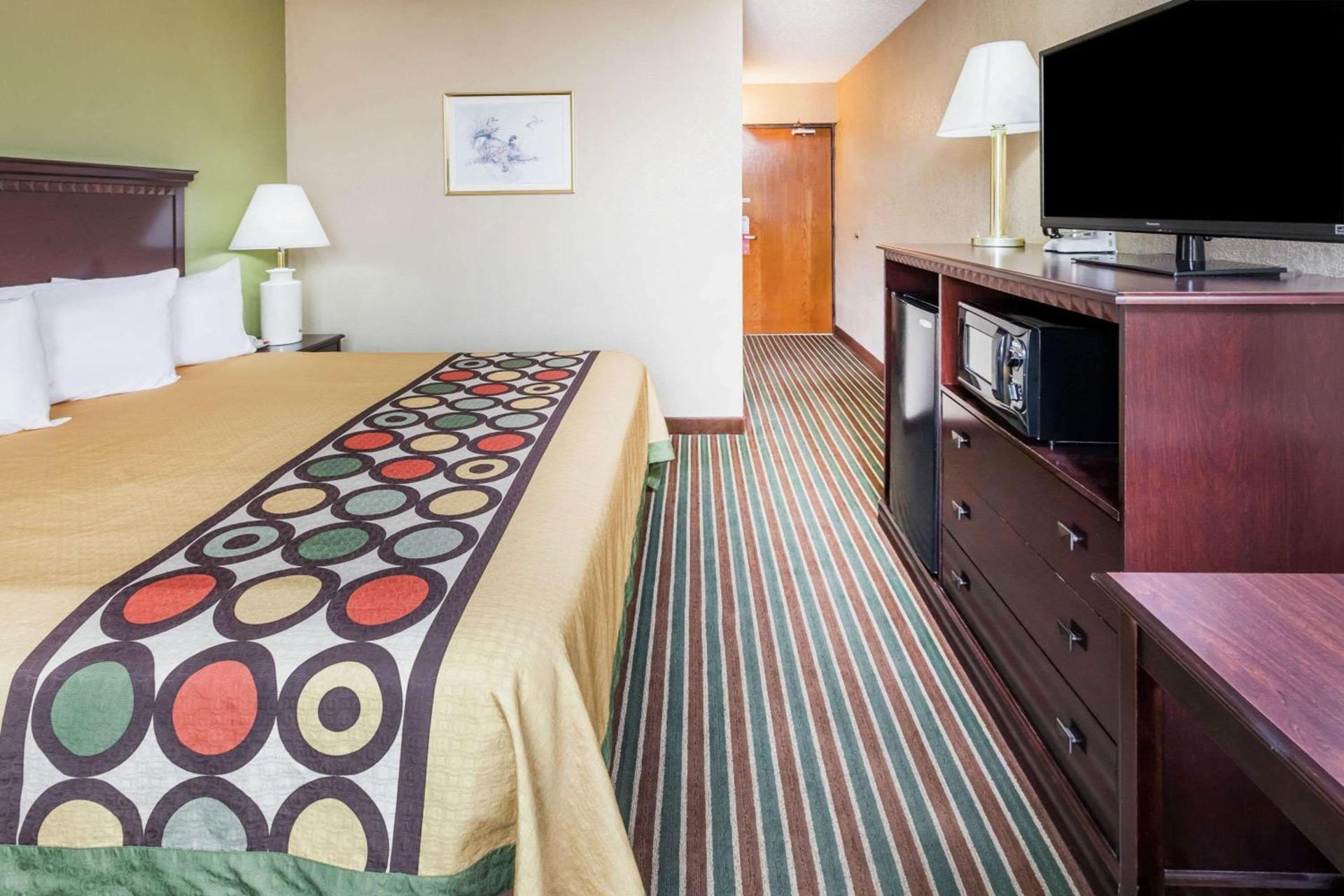 Super 8 by Wyndham Harrison AR photo 25