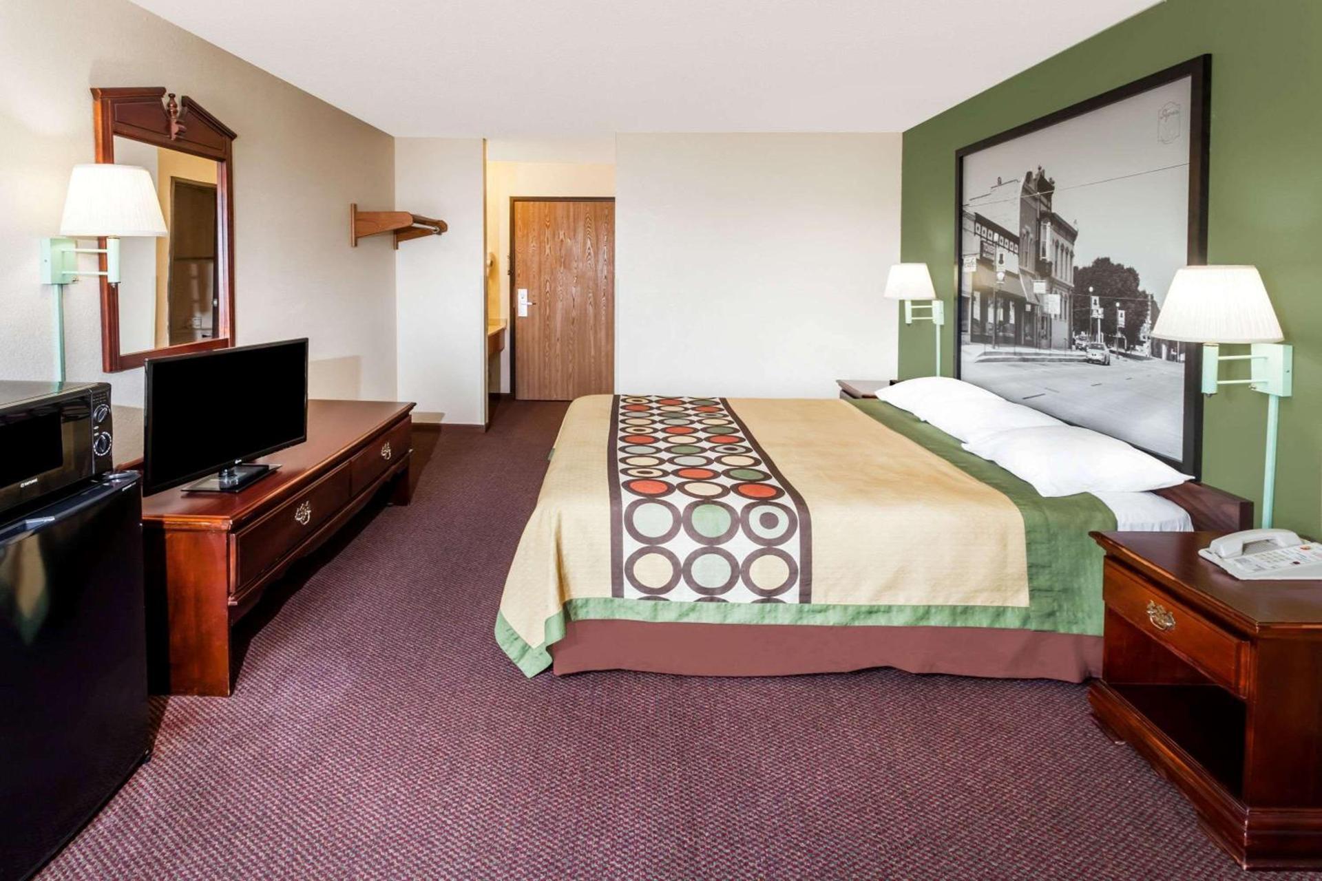 Super 8 by Wyndham Lincoln photo 6