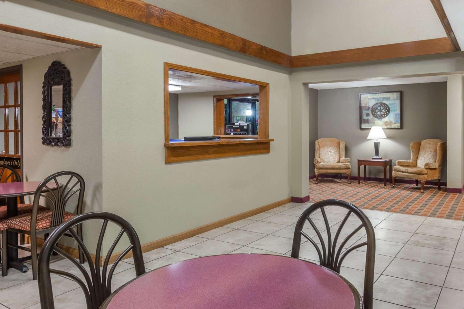 Super 8 by Wyndham Harrison AR photo 19