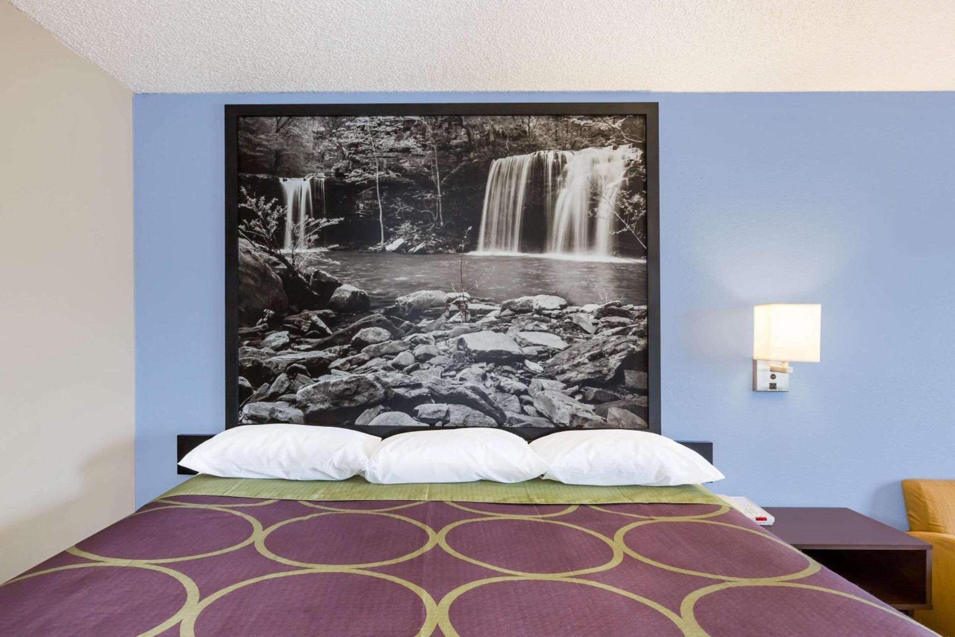 Super 8 by Wyndham Jonesboro photo 8