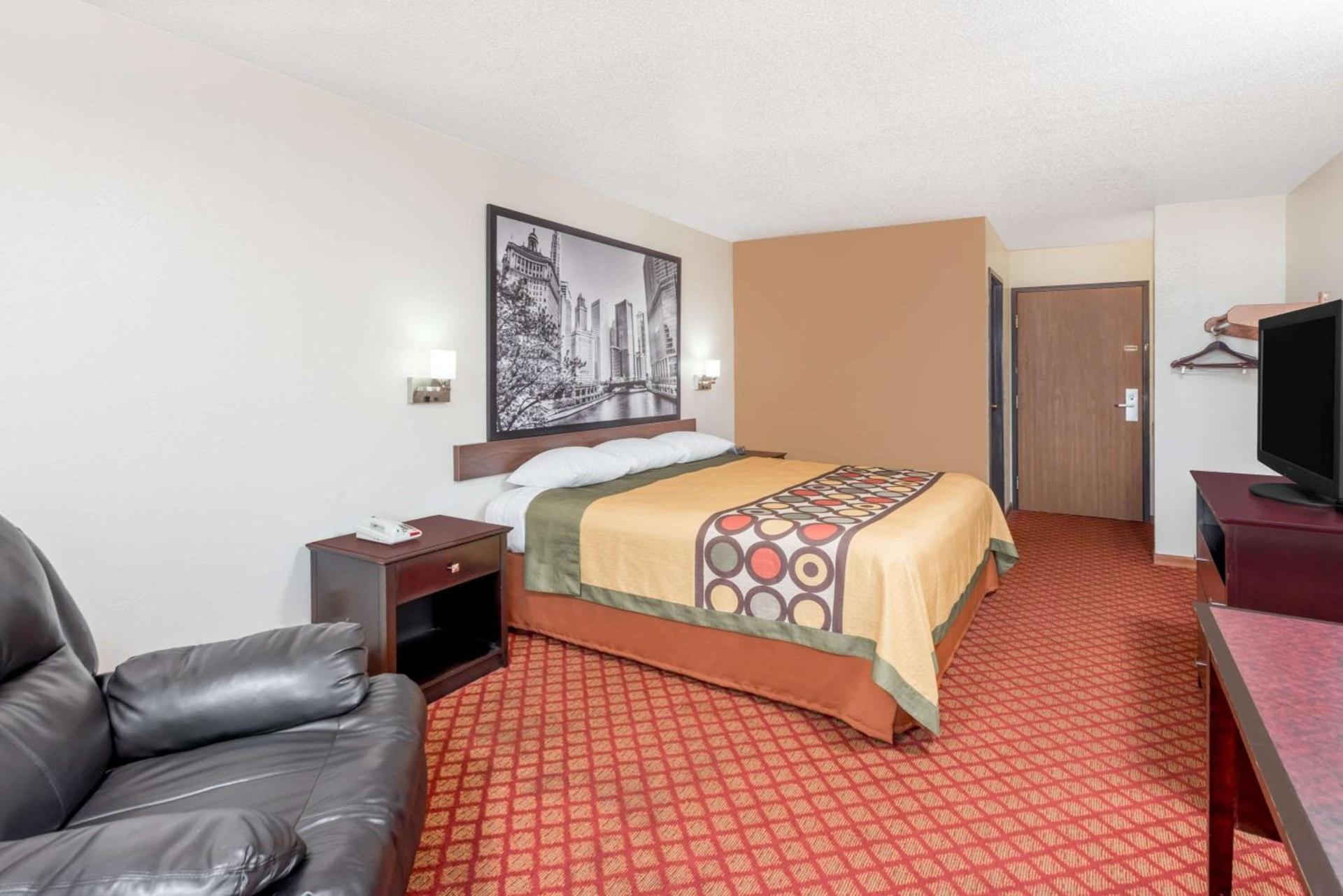 Super 8 by Wyndham Marshall photo 11