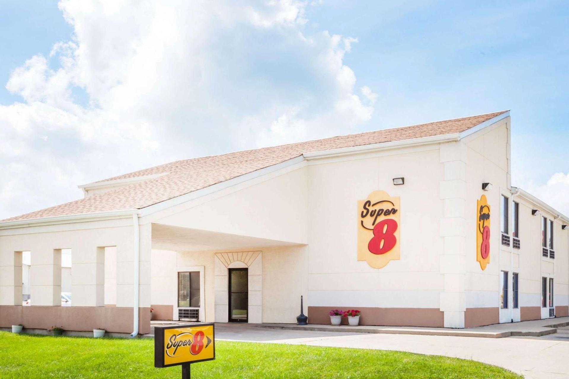 Super 8 by Wyndham Lincoln — hotel in Lincoln