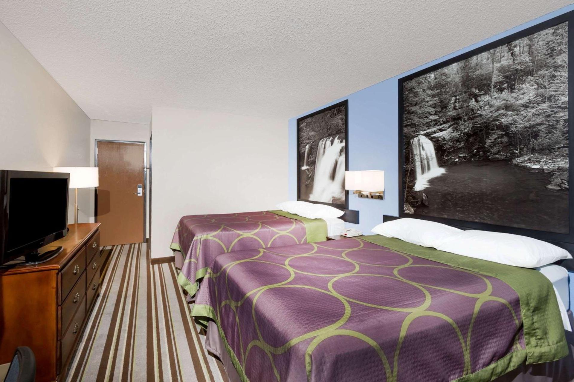 Super 8 by Wyndham Jonesboro photo 12