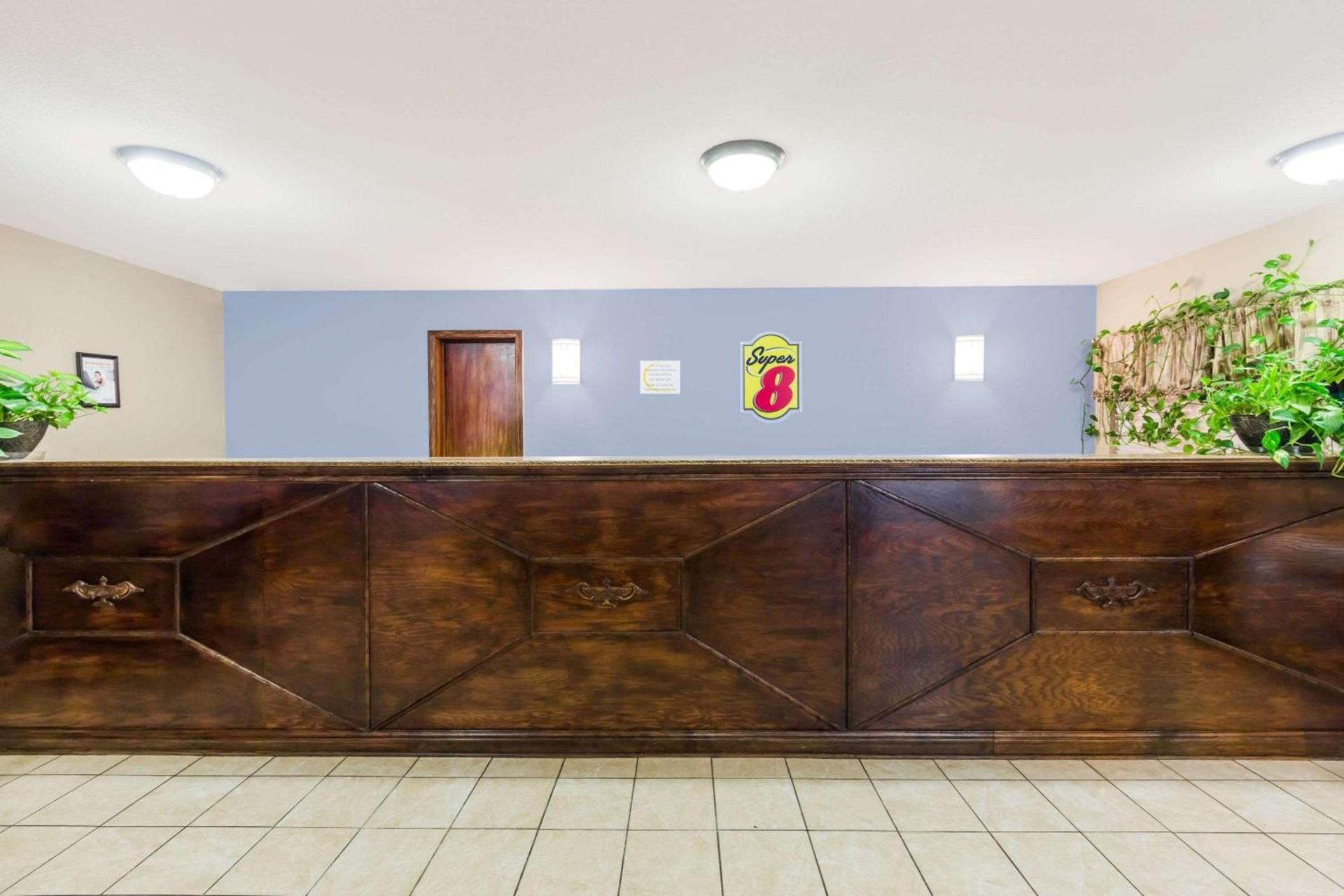 Super 8 by Wyndham Jonesboro photo 5