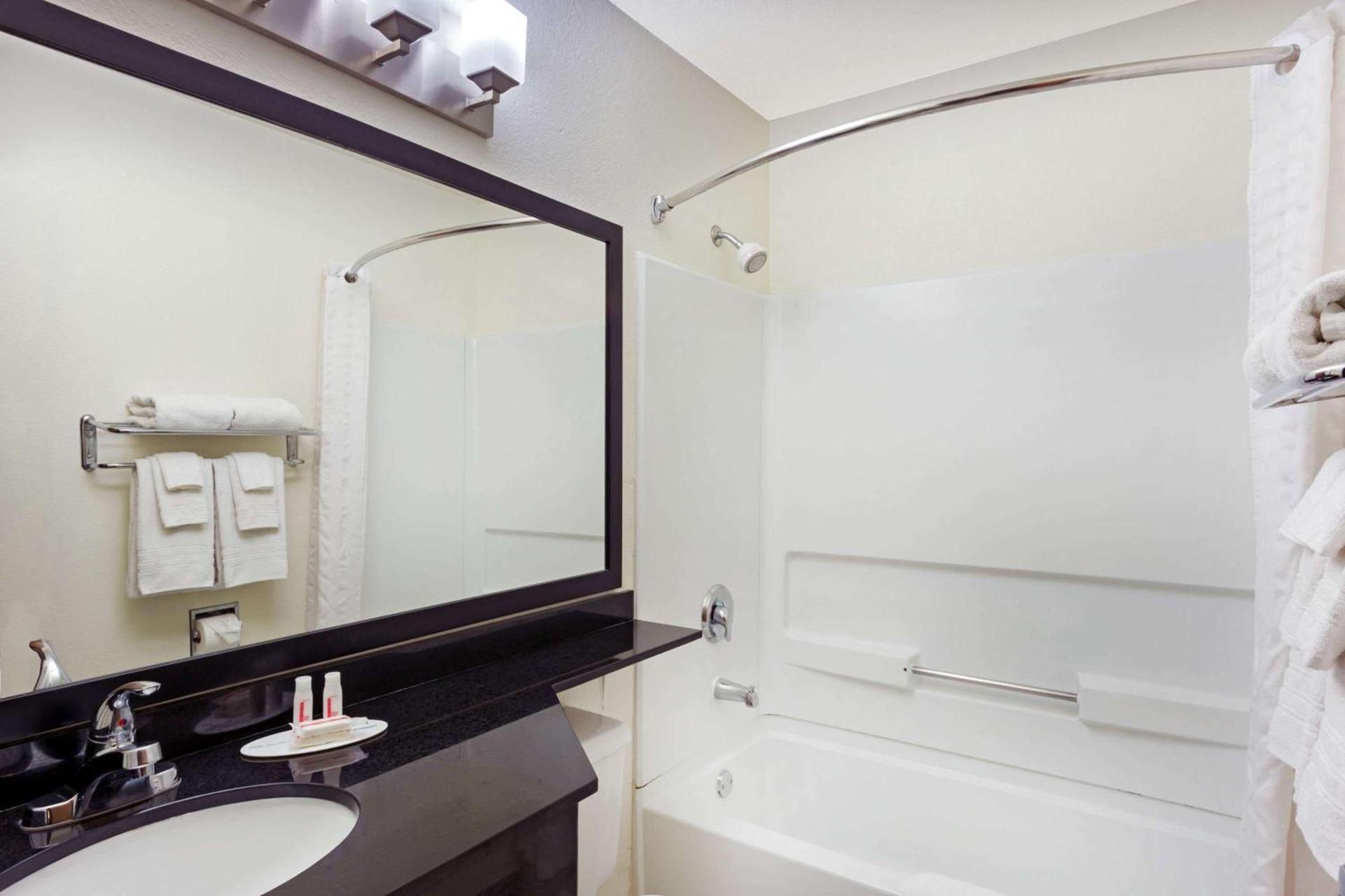 Rodeway Inn & Suites Chandler - Phoenix South I-10 photo 9