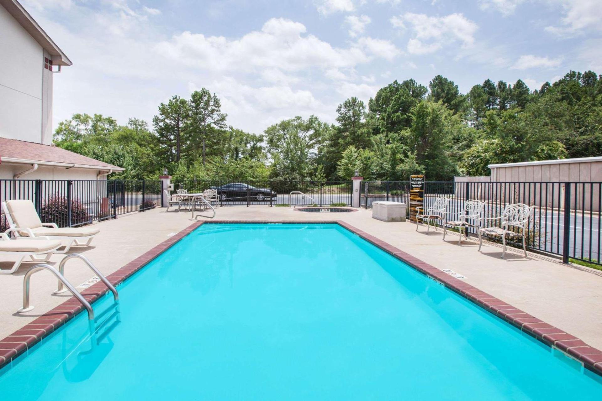 Super 8 by Wyndham Hot Springs photo 5