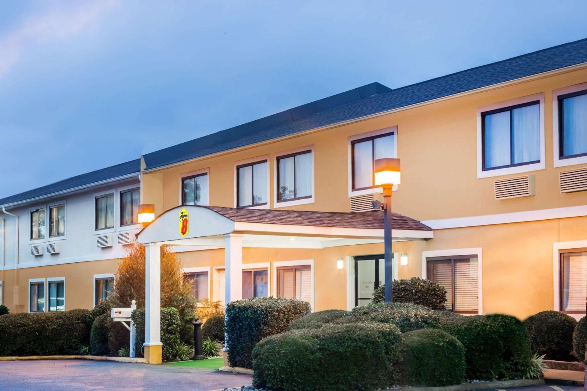 Super 8 by Wyndham Jonesboro — hotel in Jonesboro