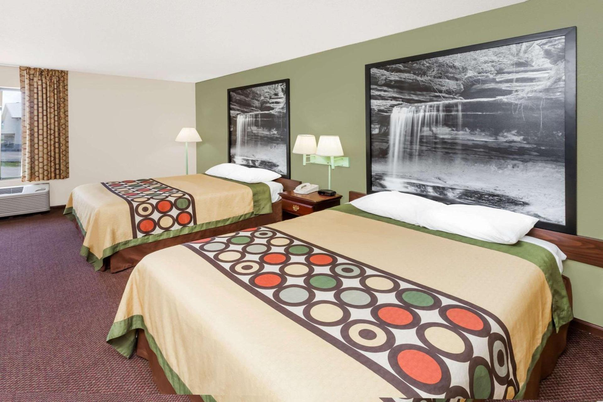 Super 8 by Wyndham Lincoln photo 12